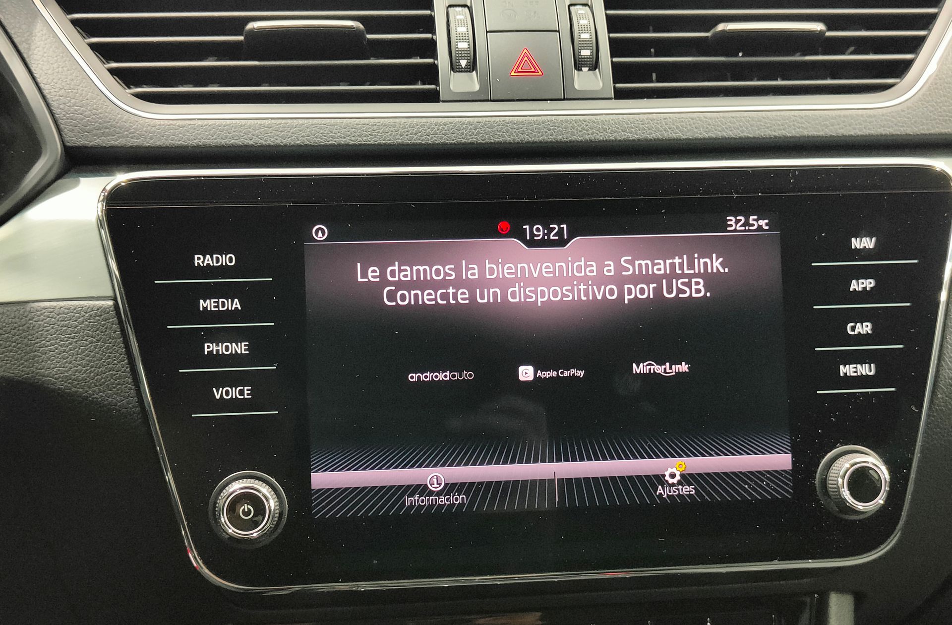 Škoda Superb 1.4 TSI Ambition - foto 8