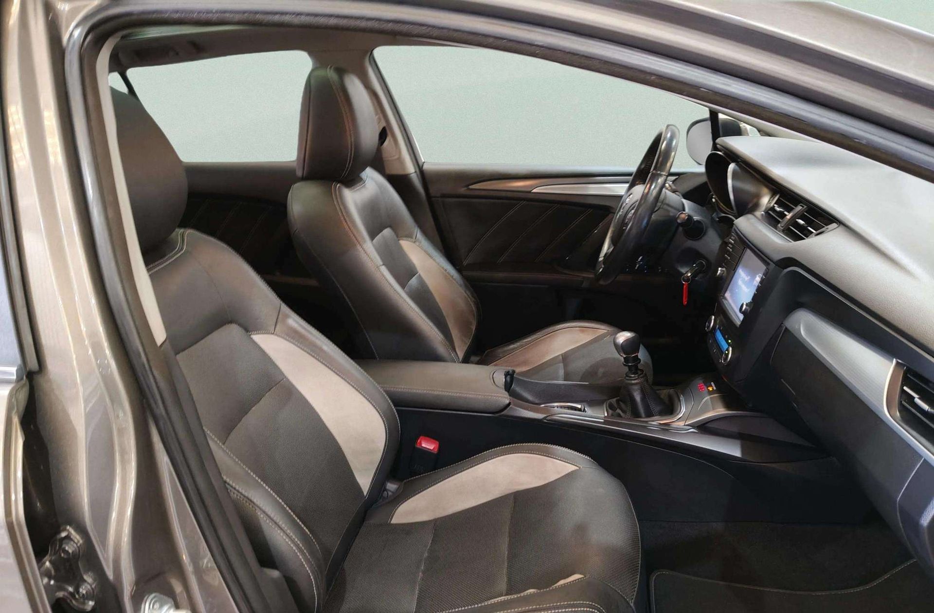 Toyota Avensis 150D Touring Sports Executive TS - foto 20