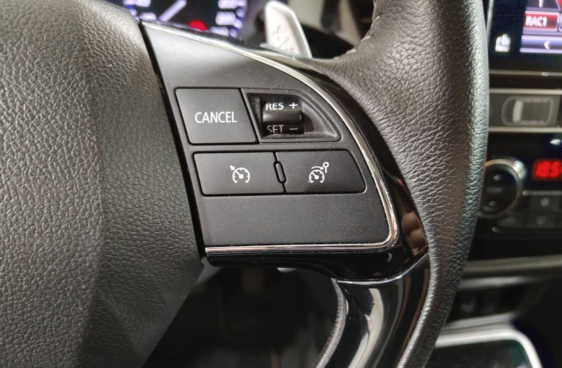 Mitsubishi Outlander 200 MPI Motion 2WD CVT 7 plazas - foto 27