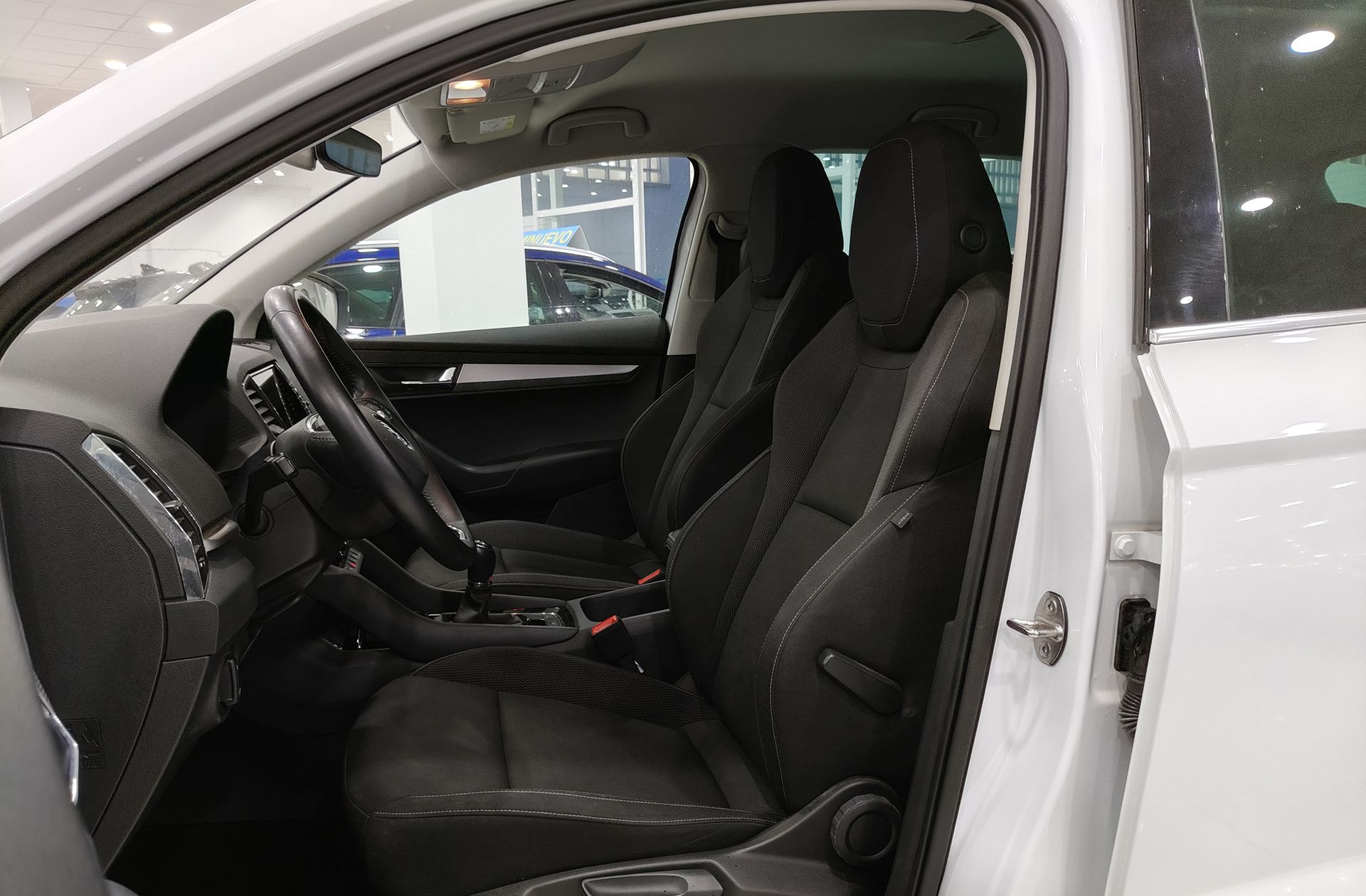 Škoda Karoq 2.0 TDI Selection 85 - foto 14
