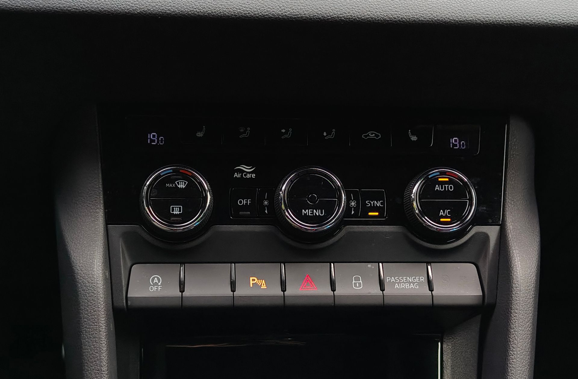 Škoda Karoq 1.5 TSI ACT Sportline - foto 33
