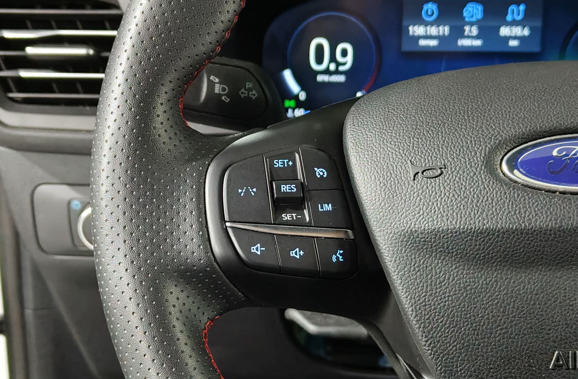 Ford Kuga 1.5T EcoBoost ST-Line 4x2 - foto 25