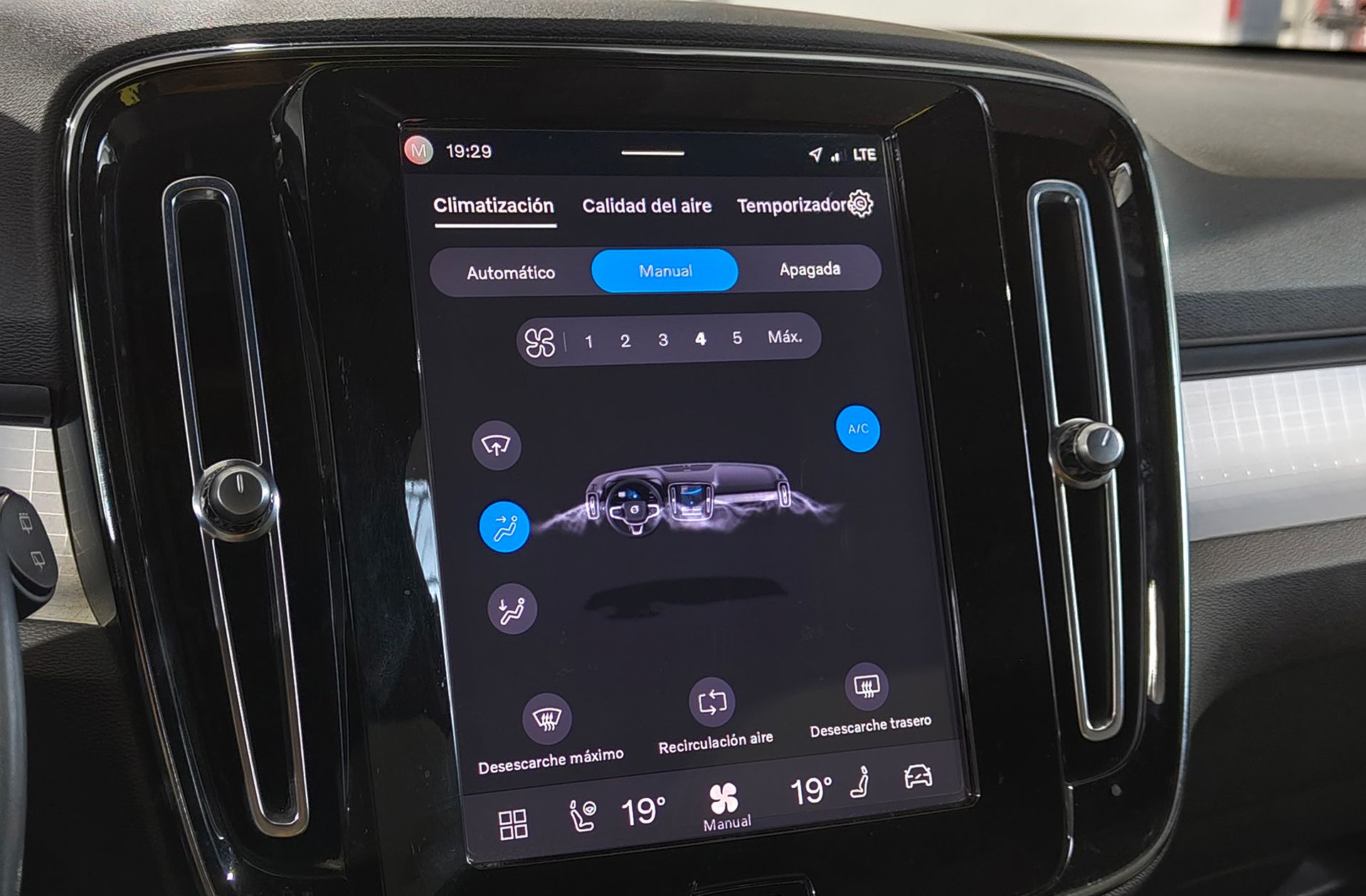 Volvo XC40 B3 Gasolina Mild hybrid Plus Dark - foto 42