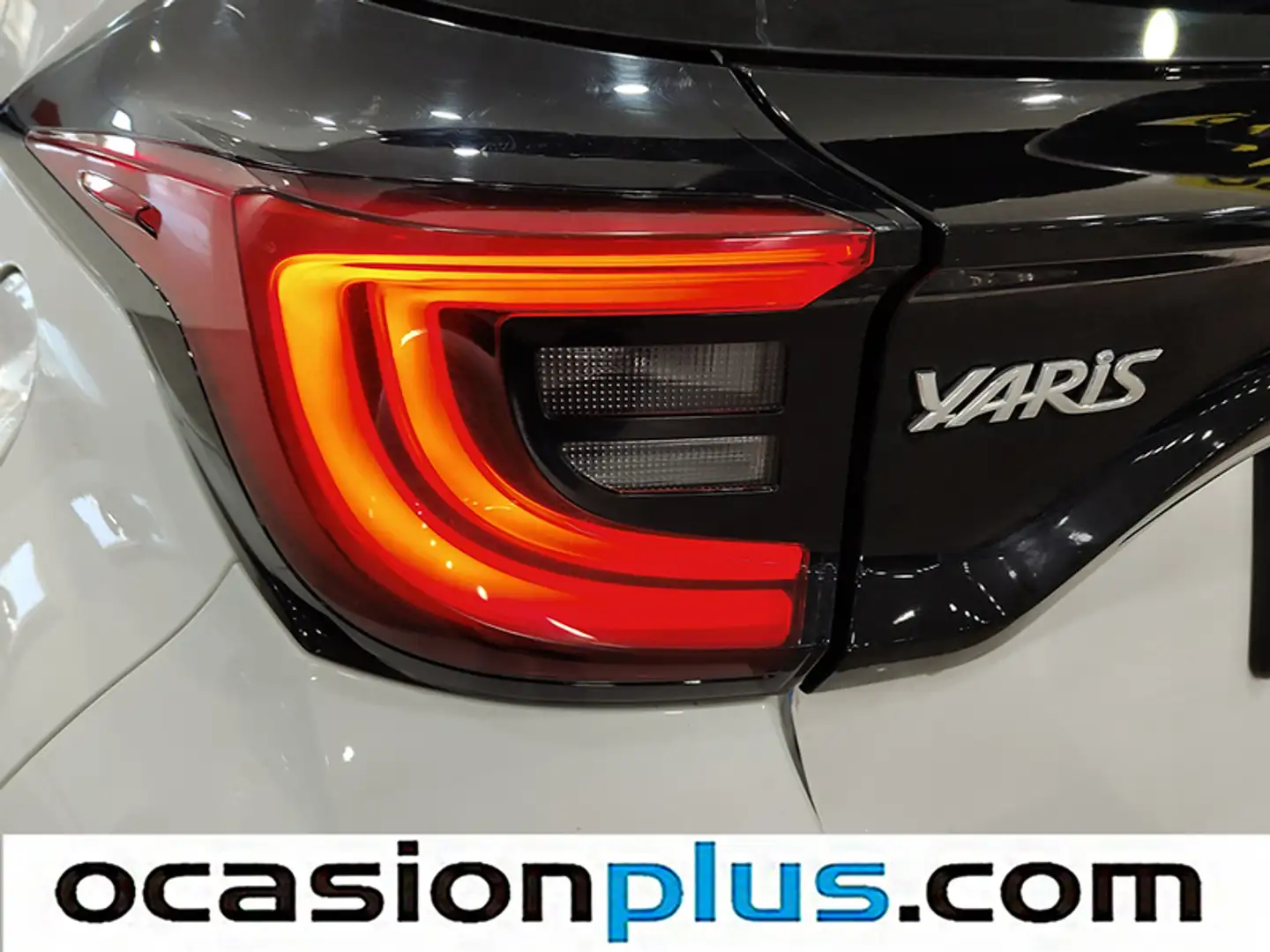 Foto Toyota Yaris Toyota Yaris 1.5 120H Business Plus (116 CV)