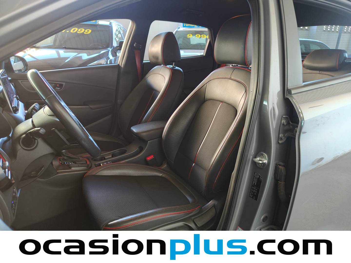 Foto asientos delanteros Hyundai Kona Hyundai Kona 1.6 GDI HEV Tecno Red DT (141 CV)