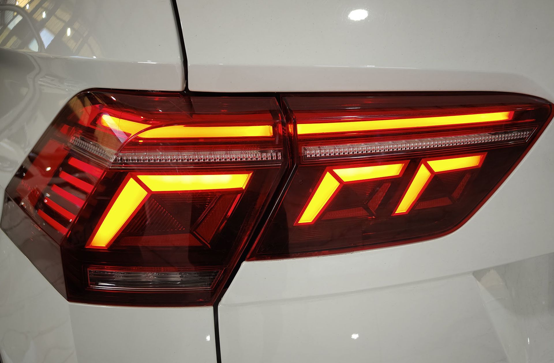 Volkswagen Tiguan R-Line 2.0 TDI DSG - foto 15