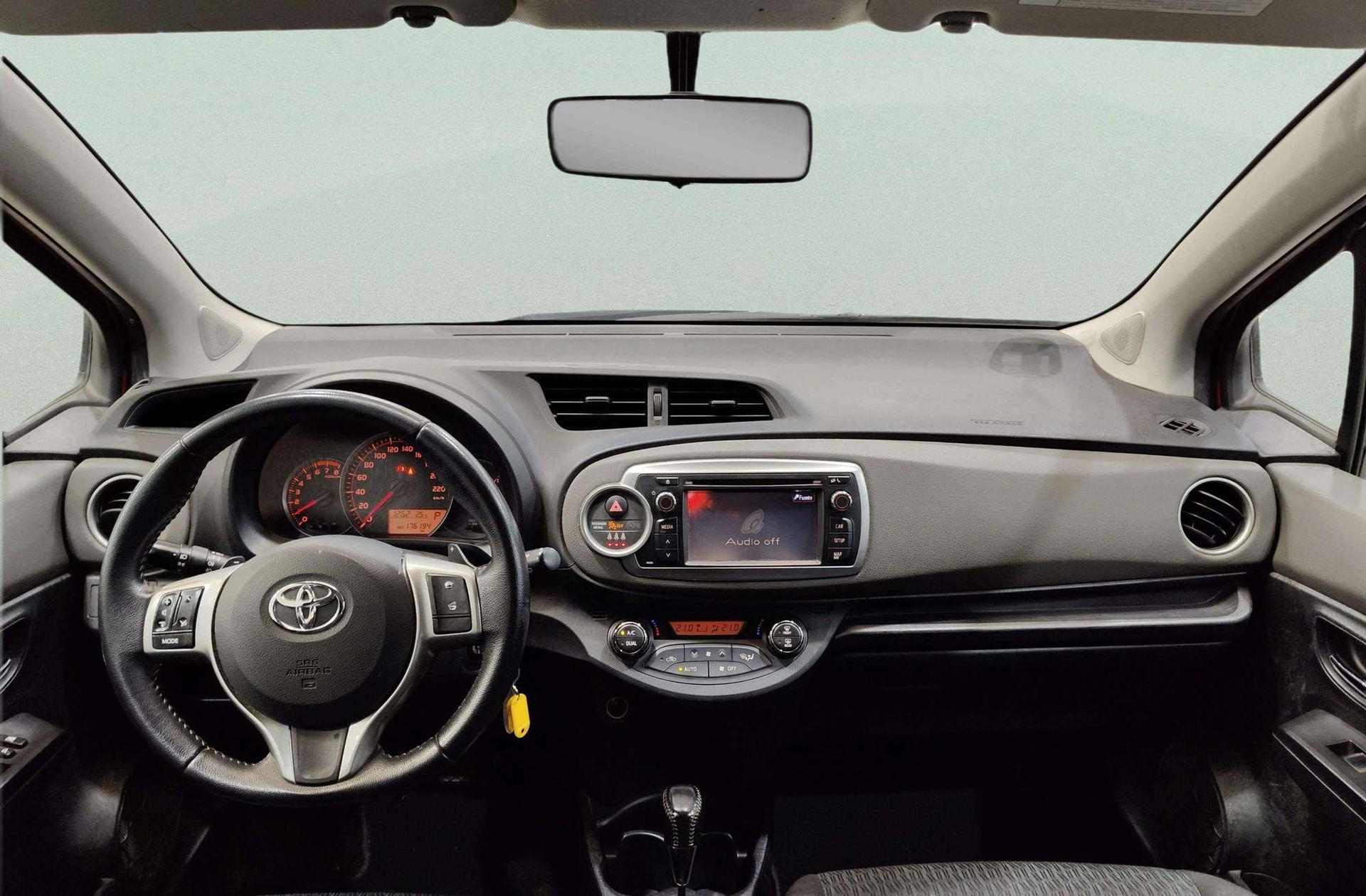 Toyota Yaris 100 Active MultiDrive - foto 6