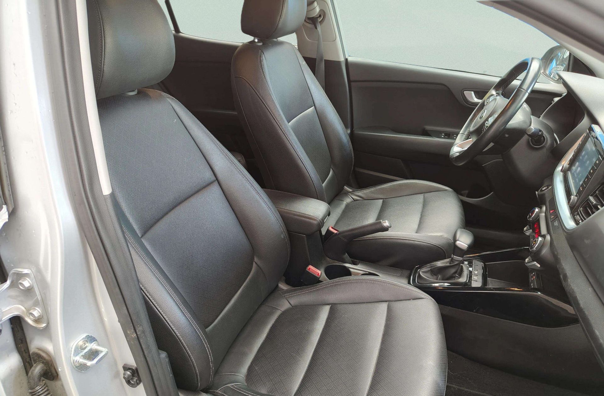 Kia Stonic 1.0 T-GDi Tech DCT - foto 18