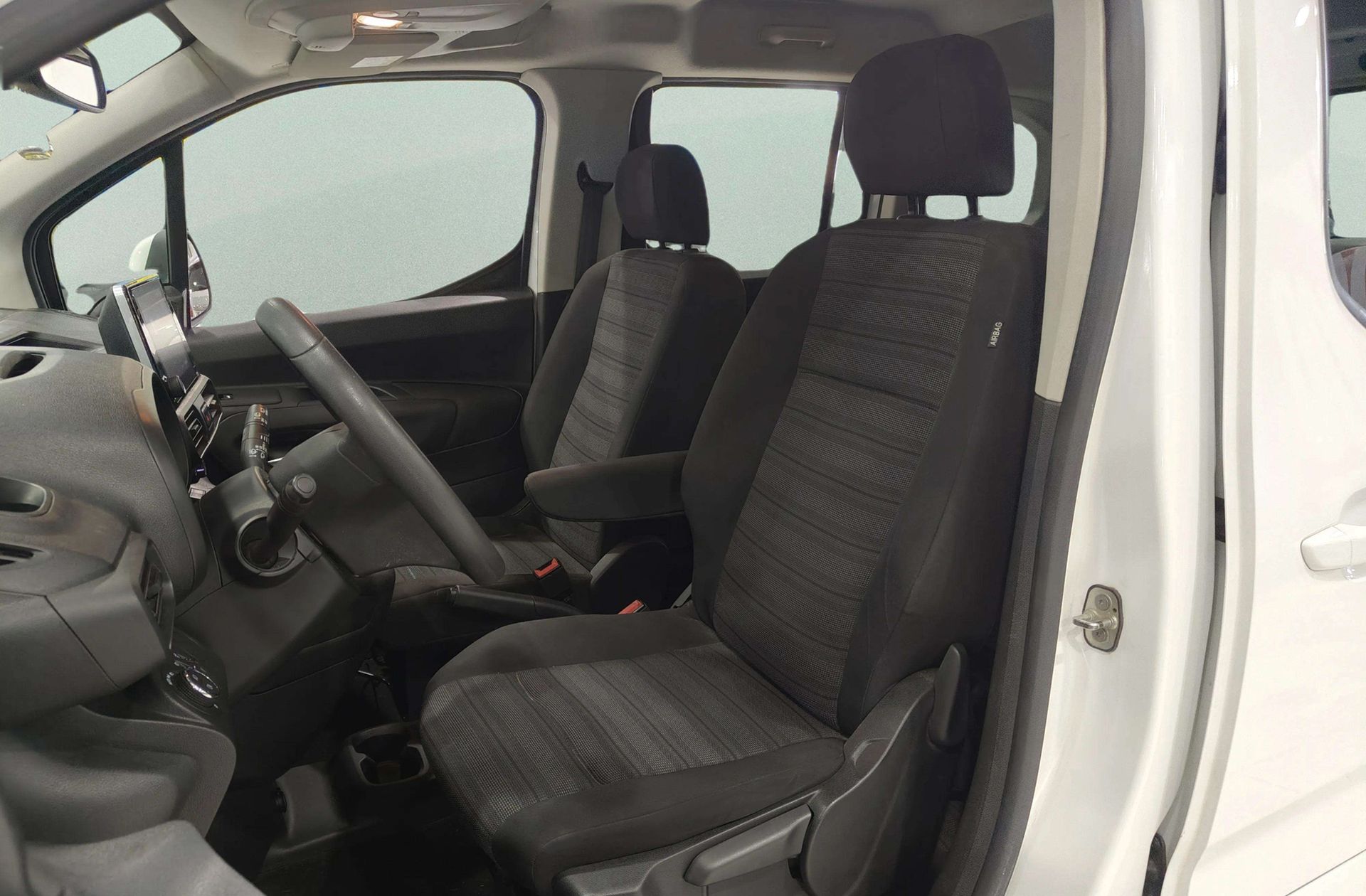 Opel Combo 1.2 Turbo Selective L - foto 10