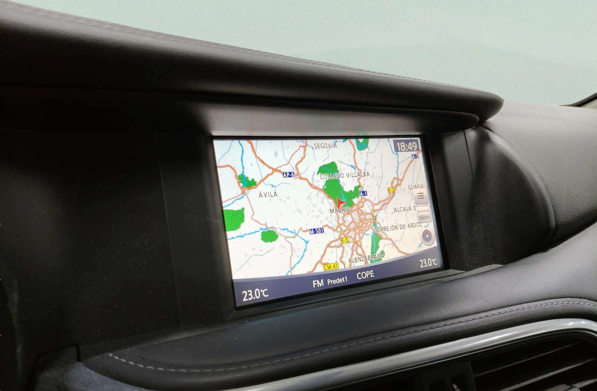 Infiniti Q30 2.2D Premium 7DCT - foto 9