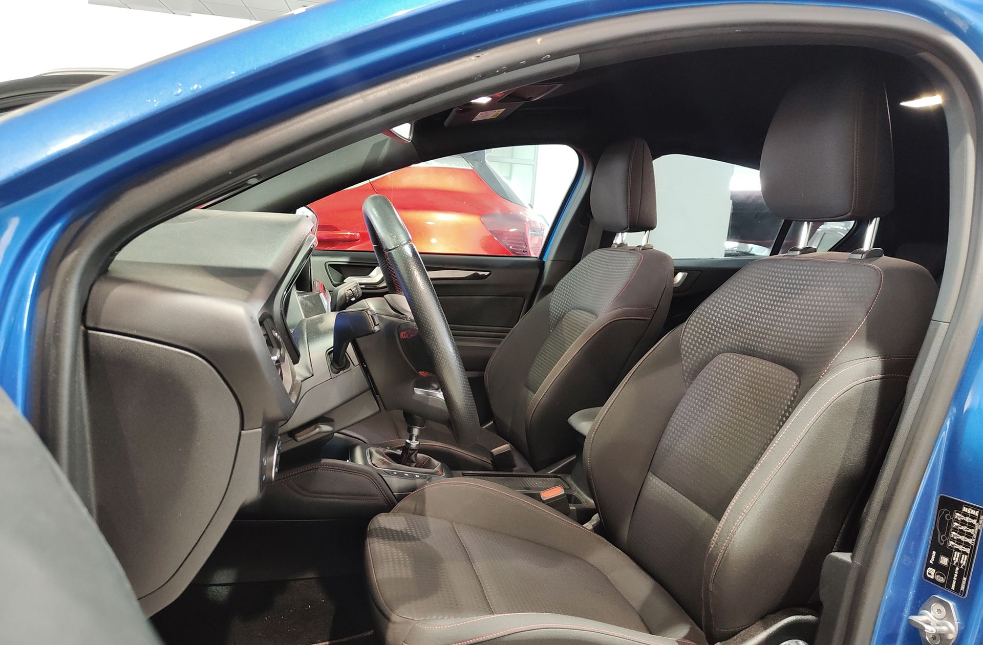 Ford Focus 1.0 EcoBoost MHEV ST-Line - foto 12
