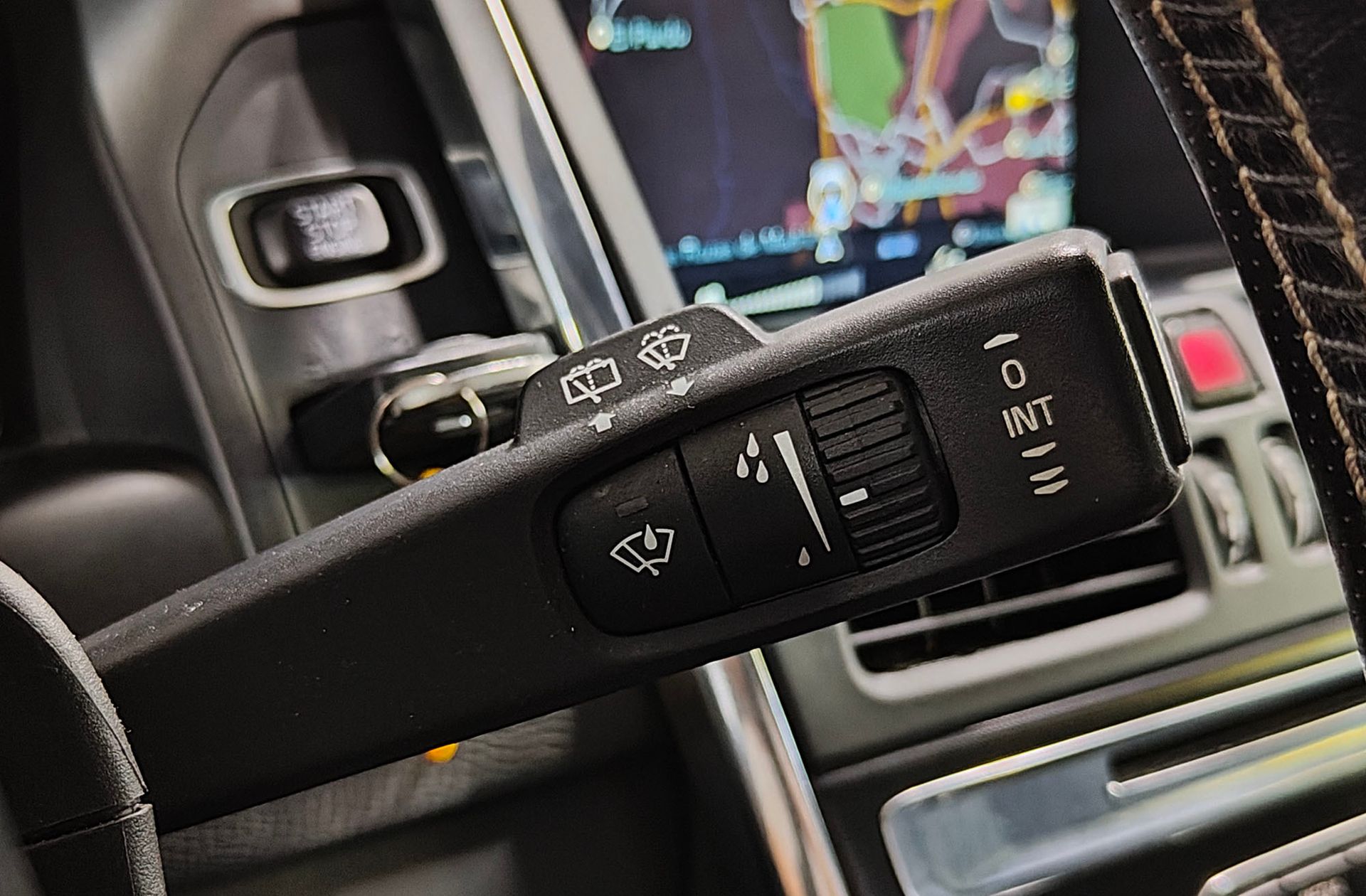 Volvo XC60 D3 R-Design Momentum - foto 27