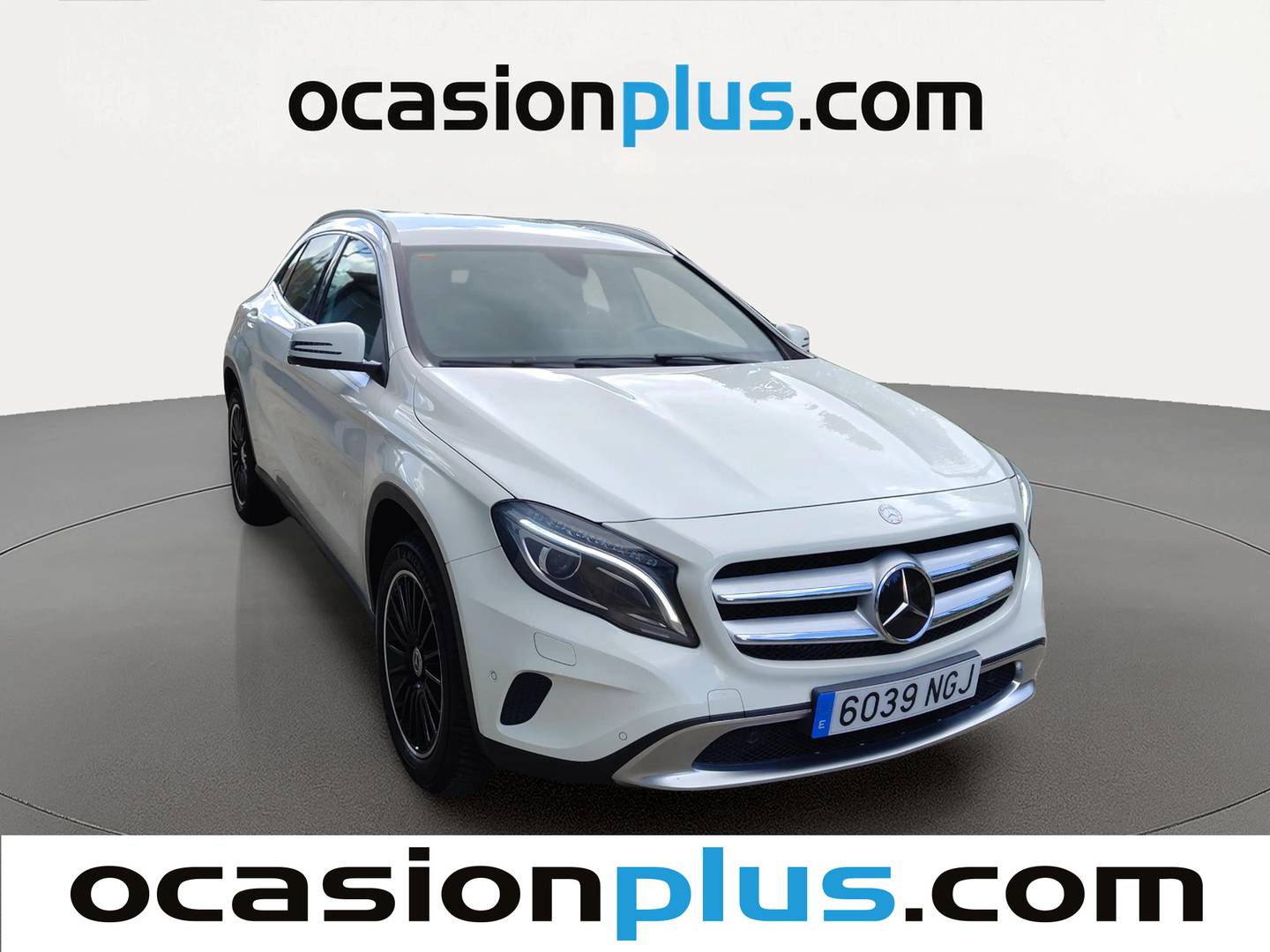 Foto delantera Mercedes GLA Mercedes GLA 200 d AMG Line (136 CV) derecha