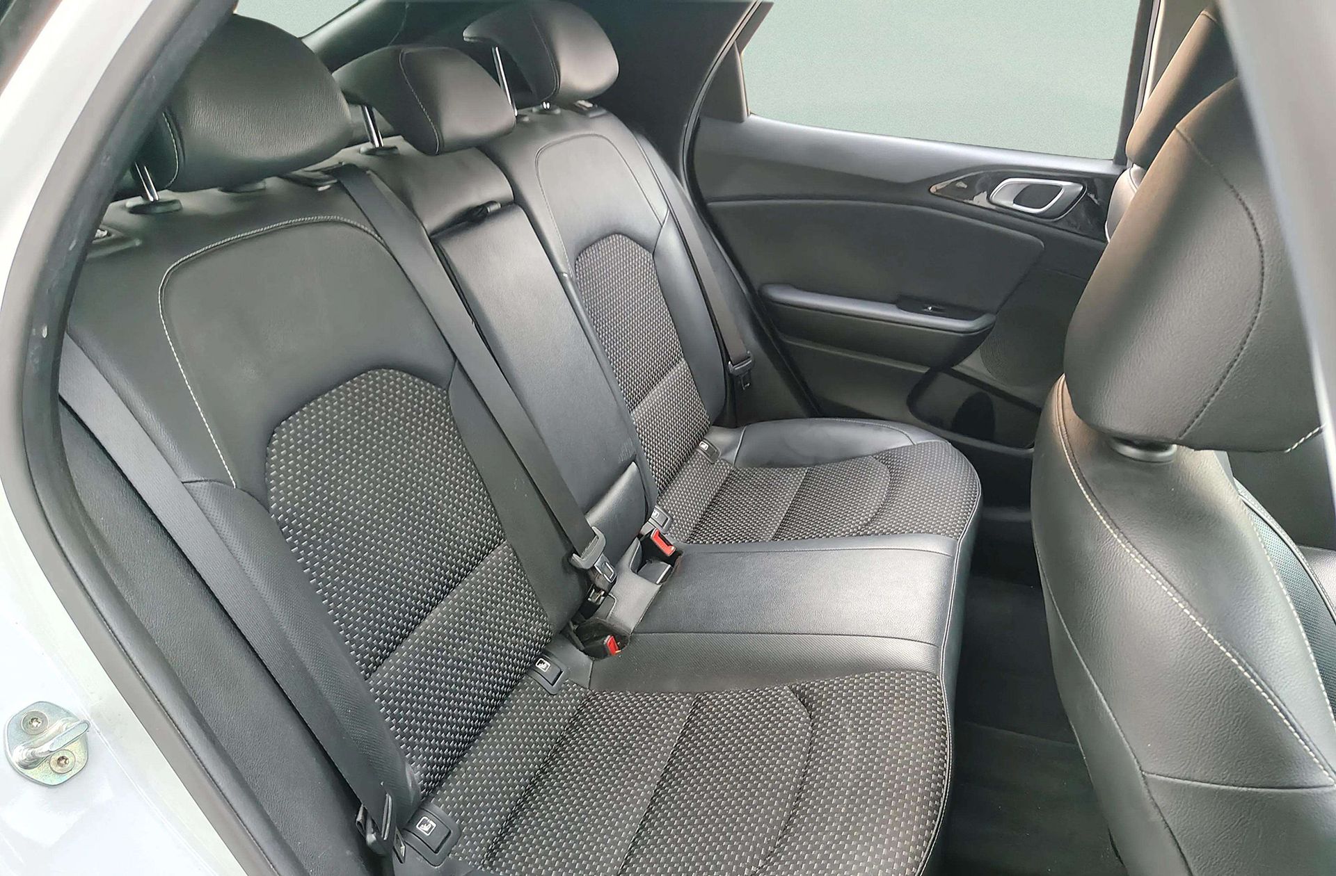 Kia XCeed 1.6 MHEV Emotion DCT - foto 19