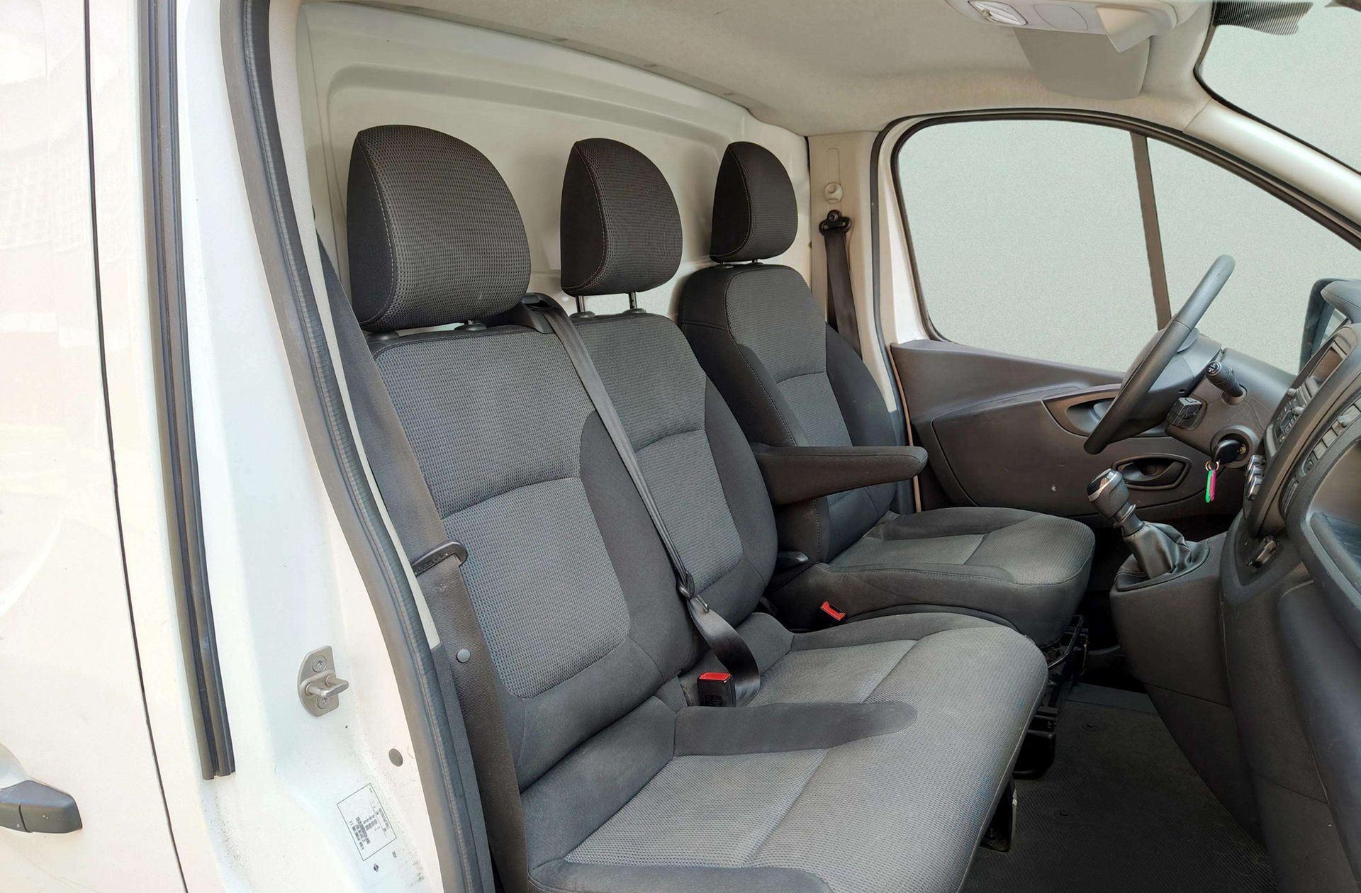 Nissan NV300 Furgon 2.0 dCi Comfort L2H1 - foto 12