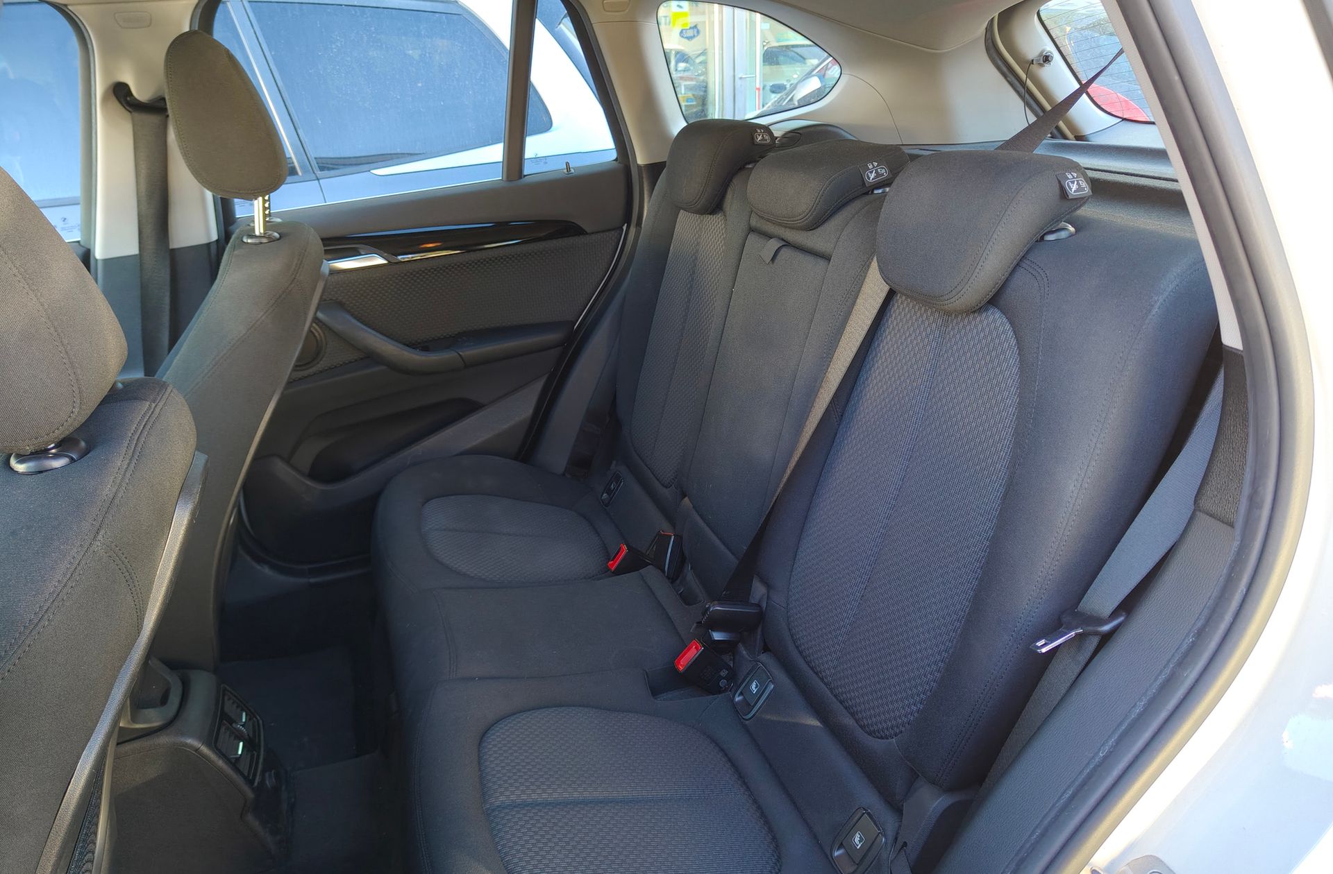 BMW X1 sDrive18d Business - foto 13