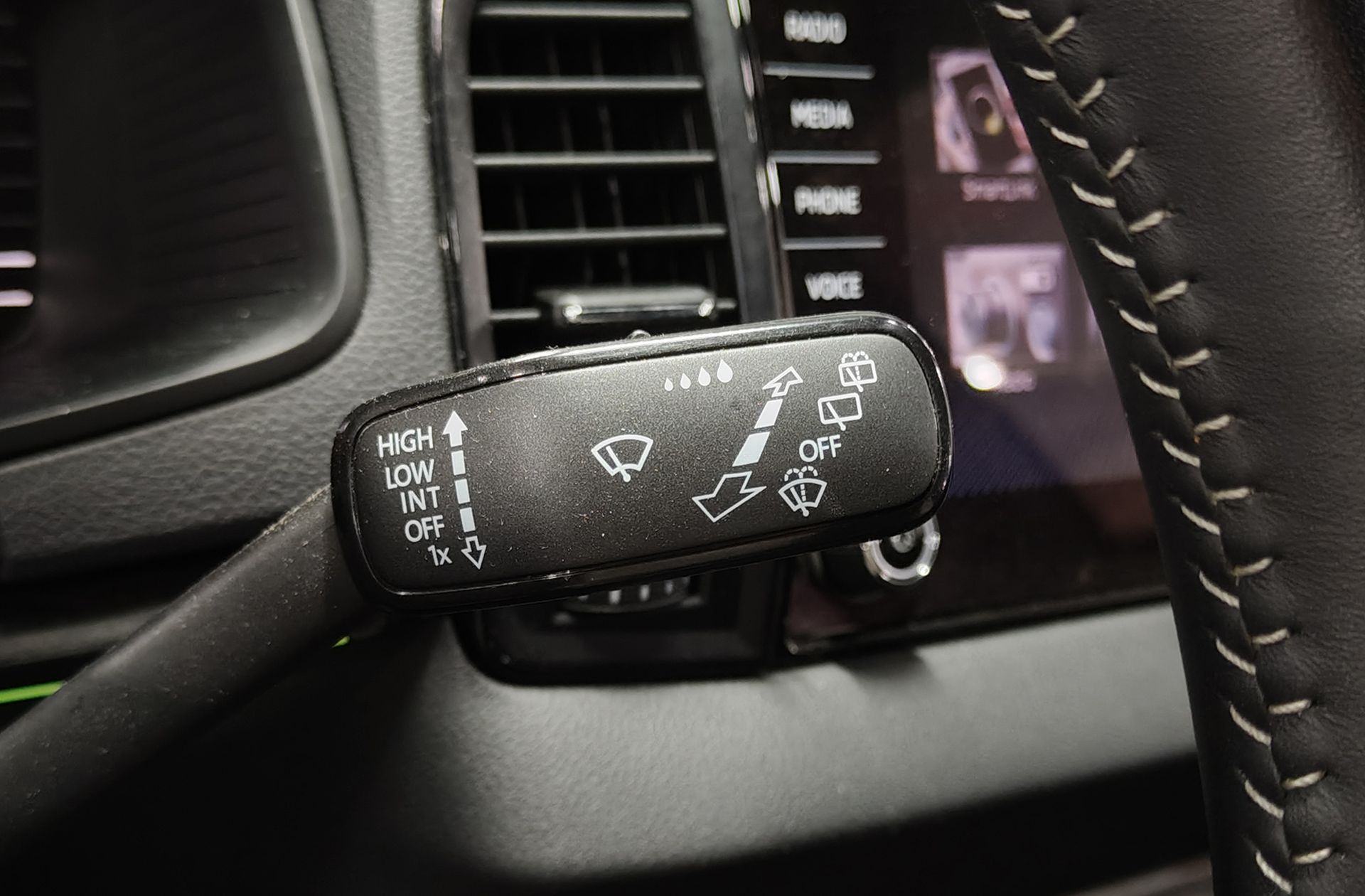 Škoda Karoq 1.5 TSI ACT Sportline DSG - foto 38