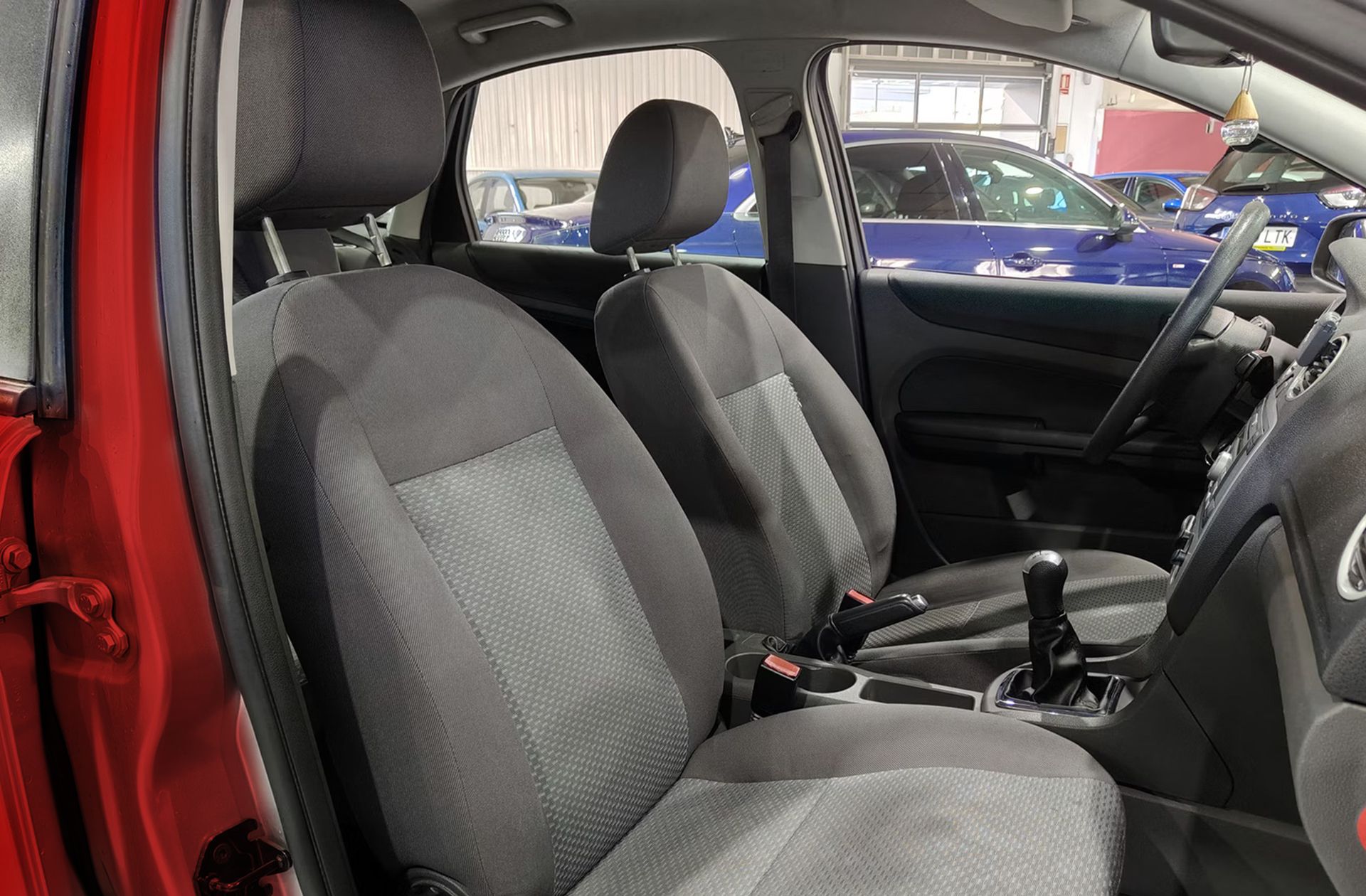 Ford Focus 1.6 Trend - foto 13