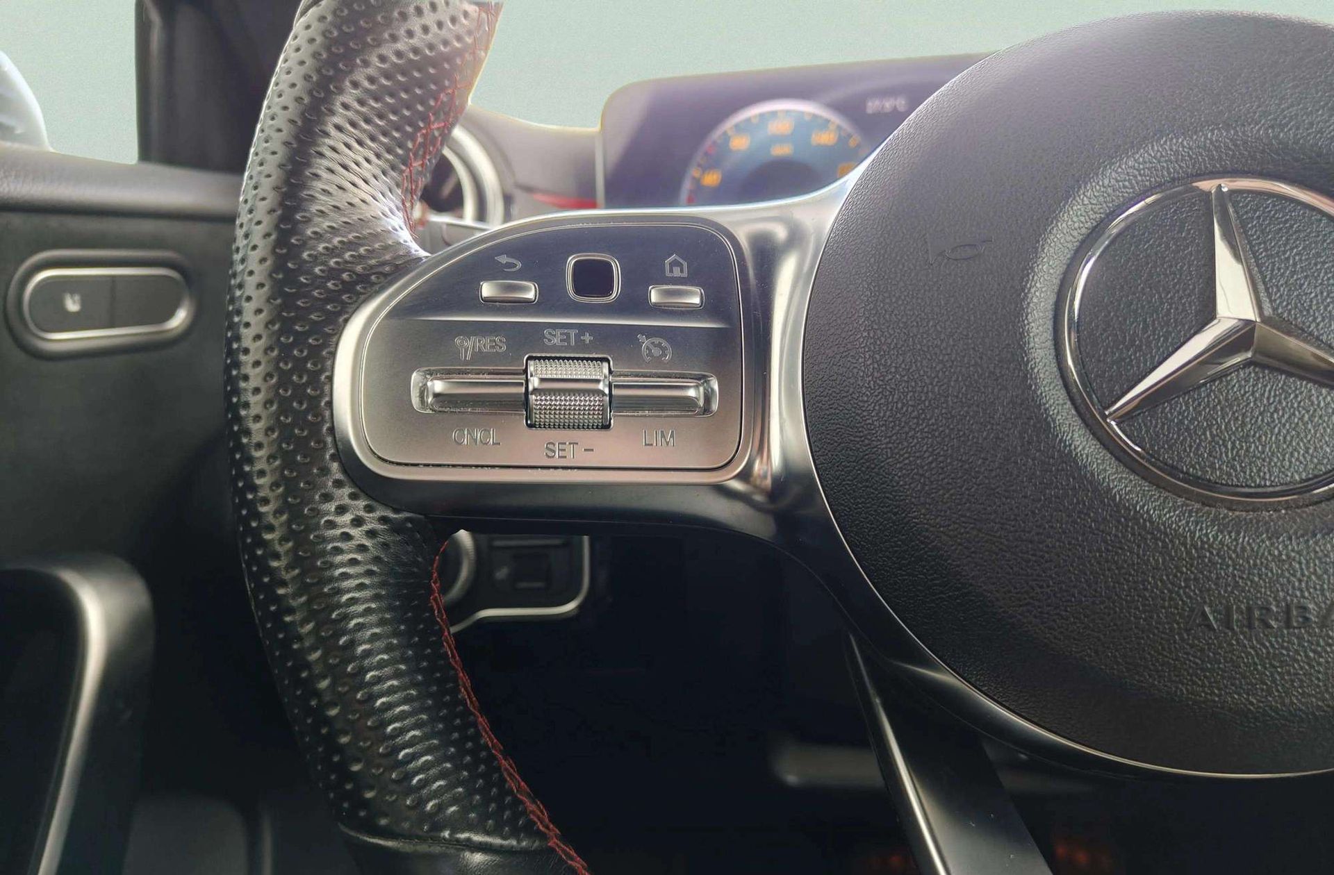 Mercedes-Benz Clase A 220 Pack AMG - foto 35