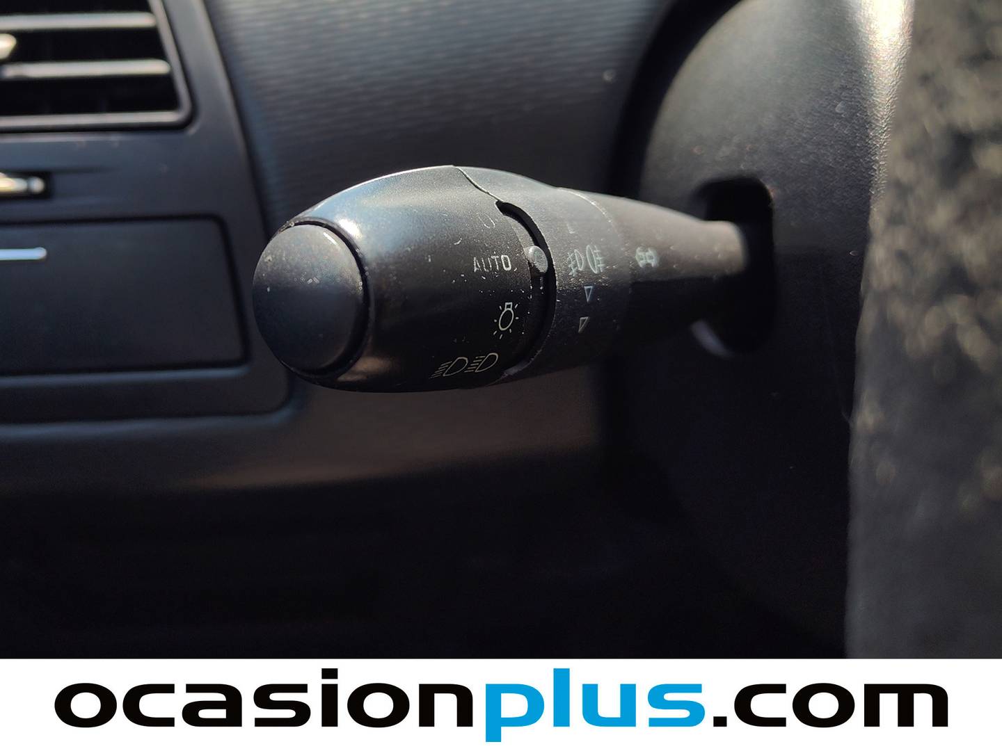 Extras y acabados del Citroën C4 Citroën C4 1.4i 16v Cool (88 CV)