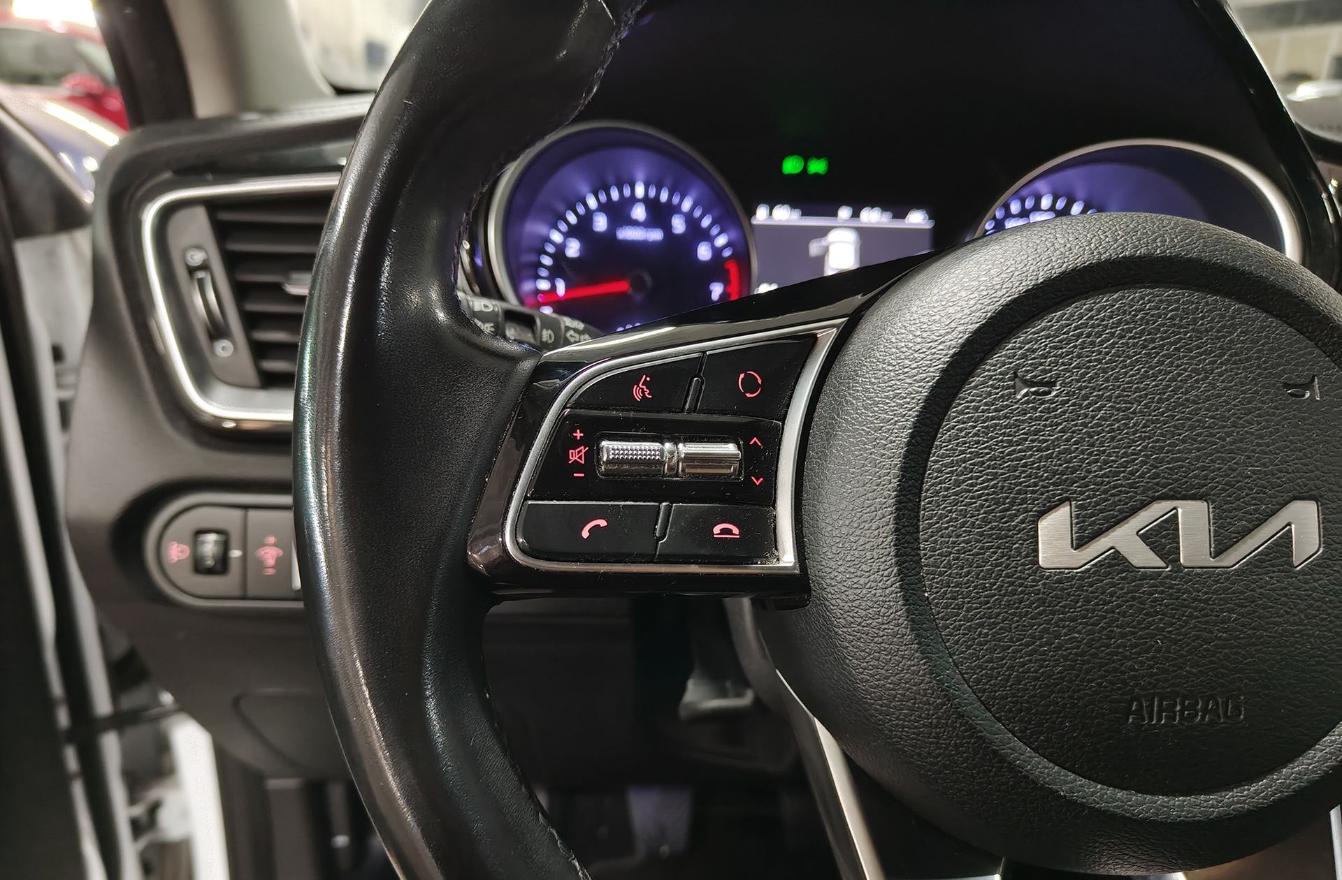Kia XCeed 1.5 MHEV iMT Tech - foto 26