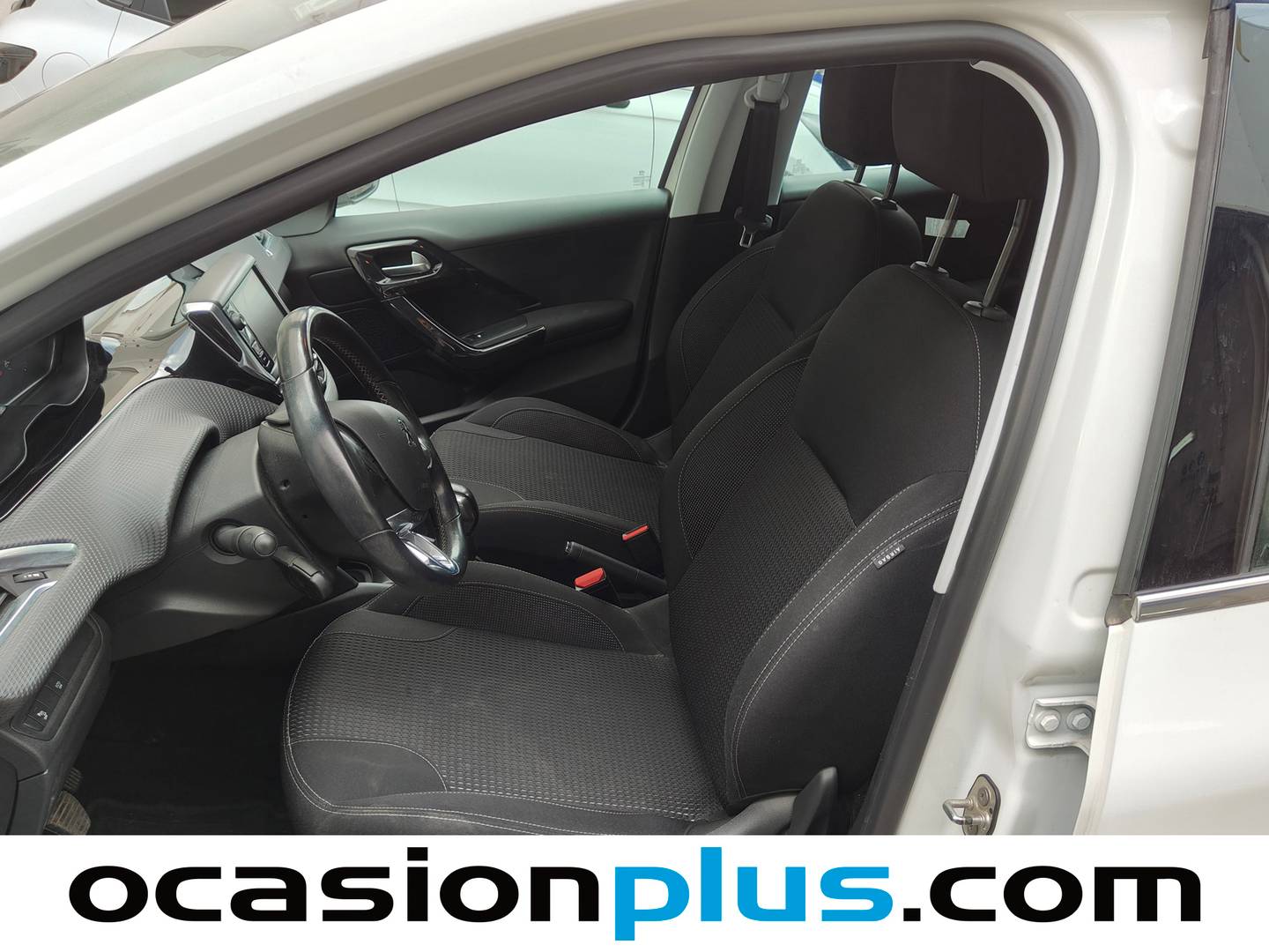 Foto asientos delanteros Peugeot 208 Peugeot 208 1.2L PureTech Allure (82 CV)
