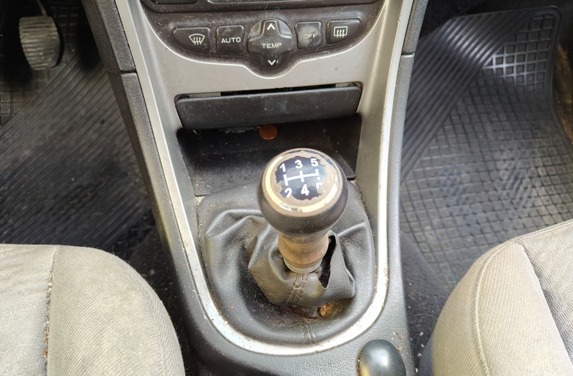 Peugeot 307 2.0 HDi XR Clim - foto 5
