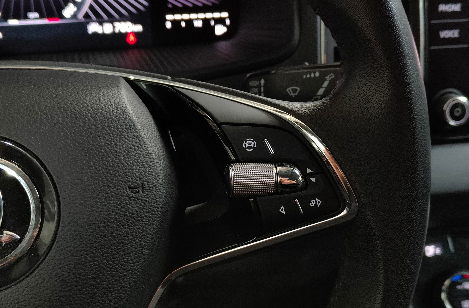 Škoda Karoq 2.0 TDI Selection - foto 27
