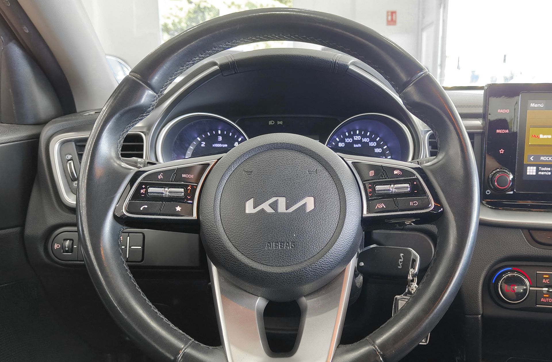 Kia Ceed 1.6 MHEV iMT Drive - foto 30