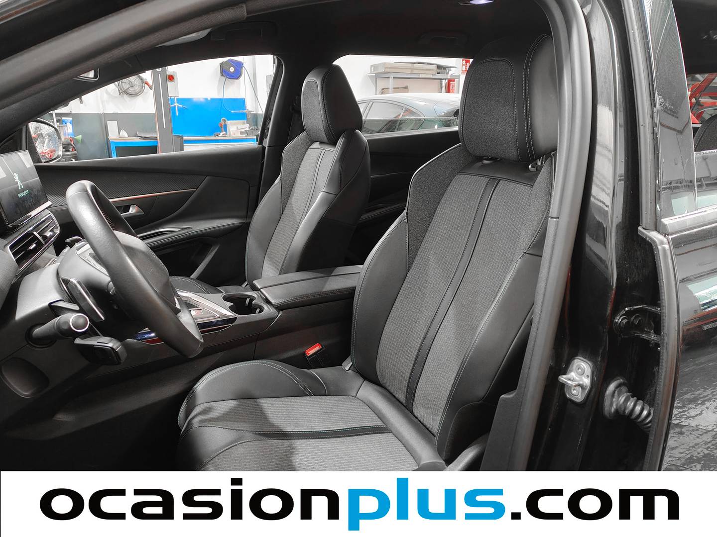 Foto asientos traseros Peugeot 5008 Hybrid Peugeot 5008 Hybrid 1.2 Allure Pack eDCS6 (136 CV) 7 Plazas