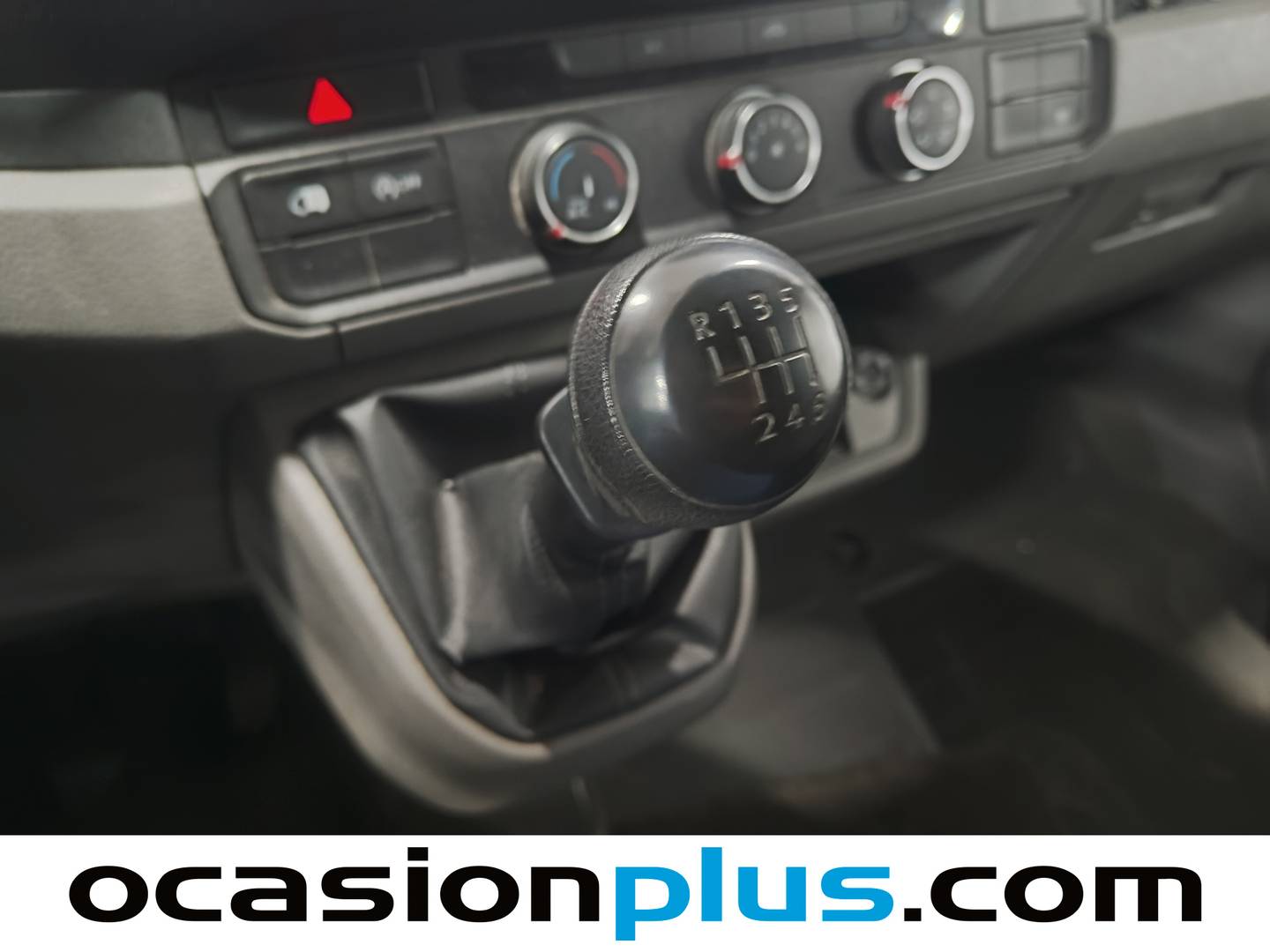 Foto Volkswagen Crafter Volkswagen Crafter Furgon Batalla Media TA 2.0 TDI BMT 3.500  (140 CV) 4 Plazas Camperizada