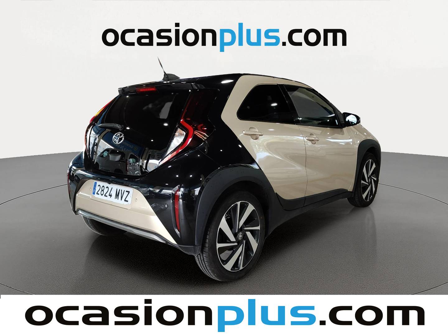 Foto trasera Toyota Aygo X Cross Toyota Aygo X Cross 1.0 VVT-I Chic (72 CV) izquierda