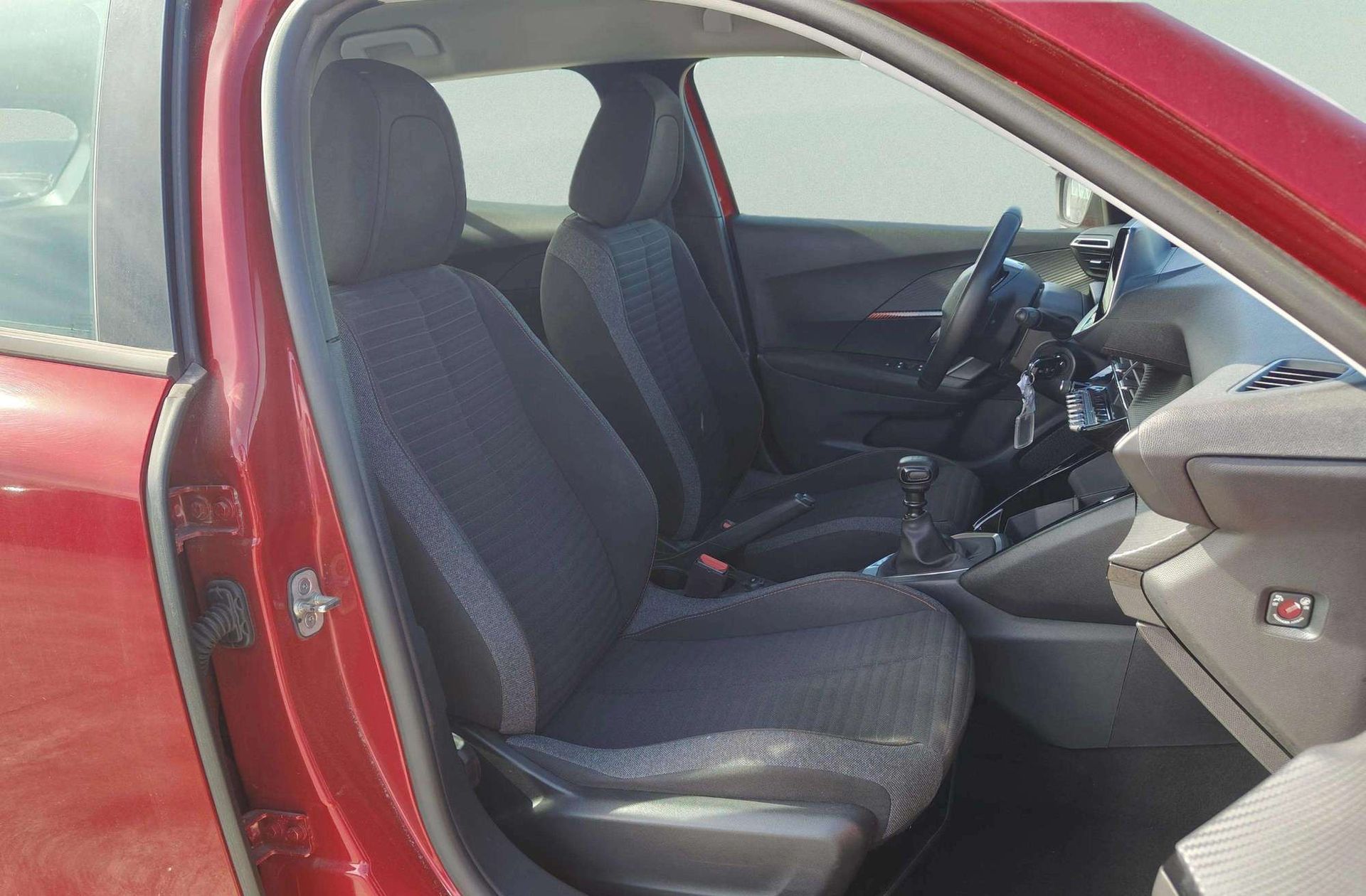 Peugeot 2008 PureTech 100 Active Pack - foto 21