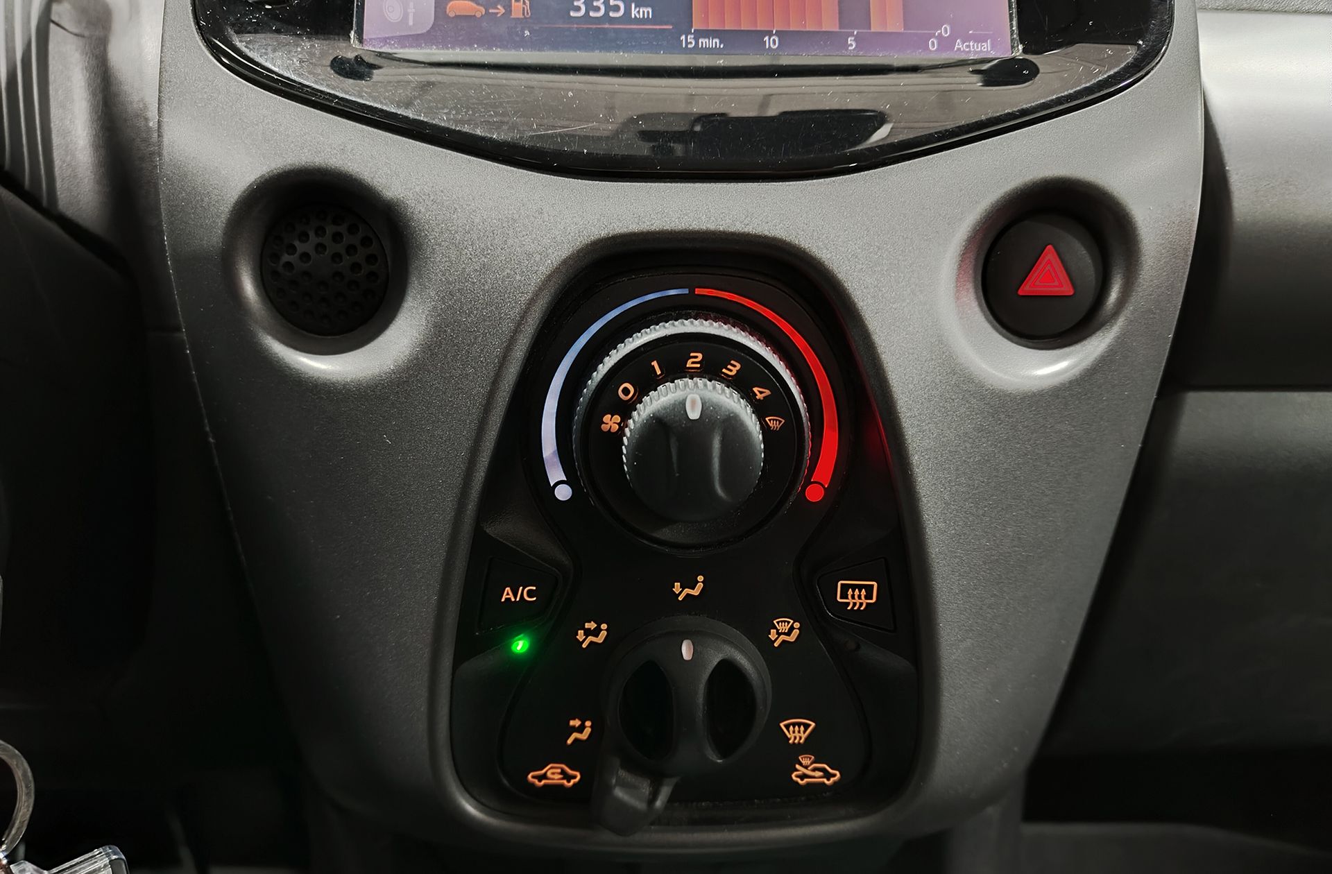 Toyota Aygo 1.0 70 x-play - foto 31