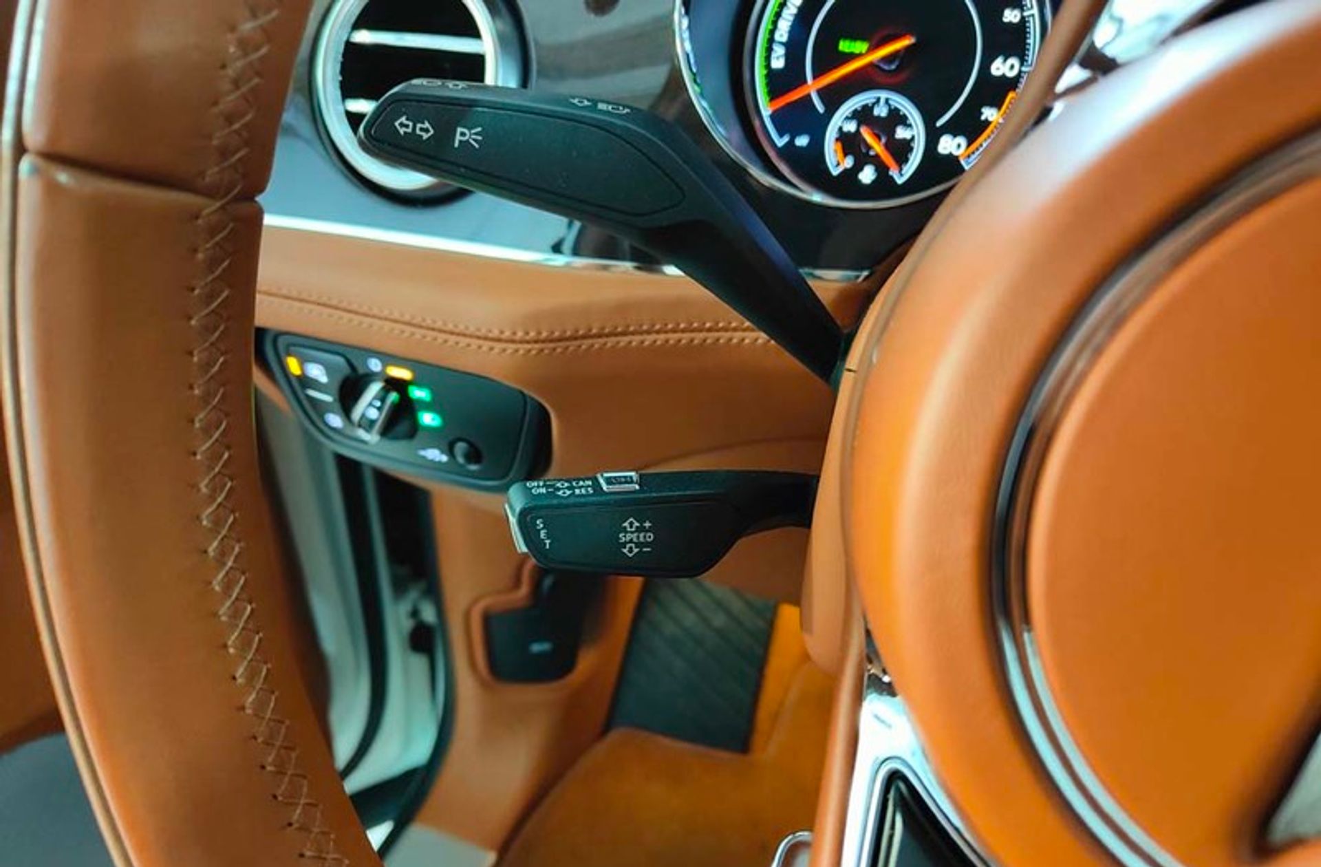 Bentley Bentayga 3.0 Hybrid 4WD - foto 48