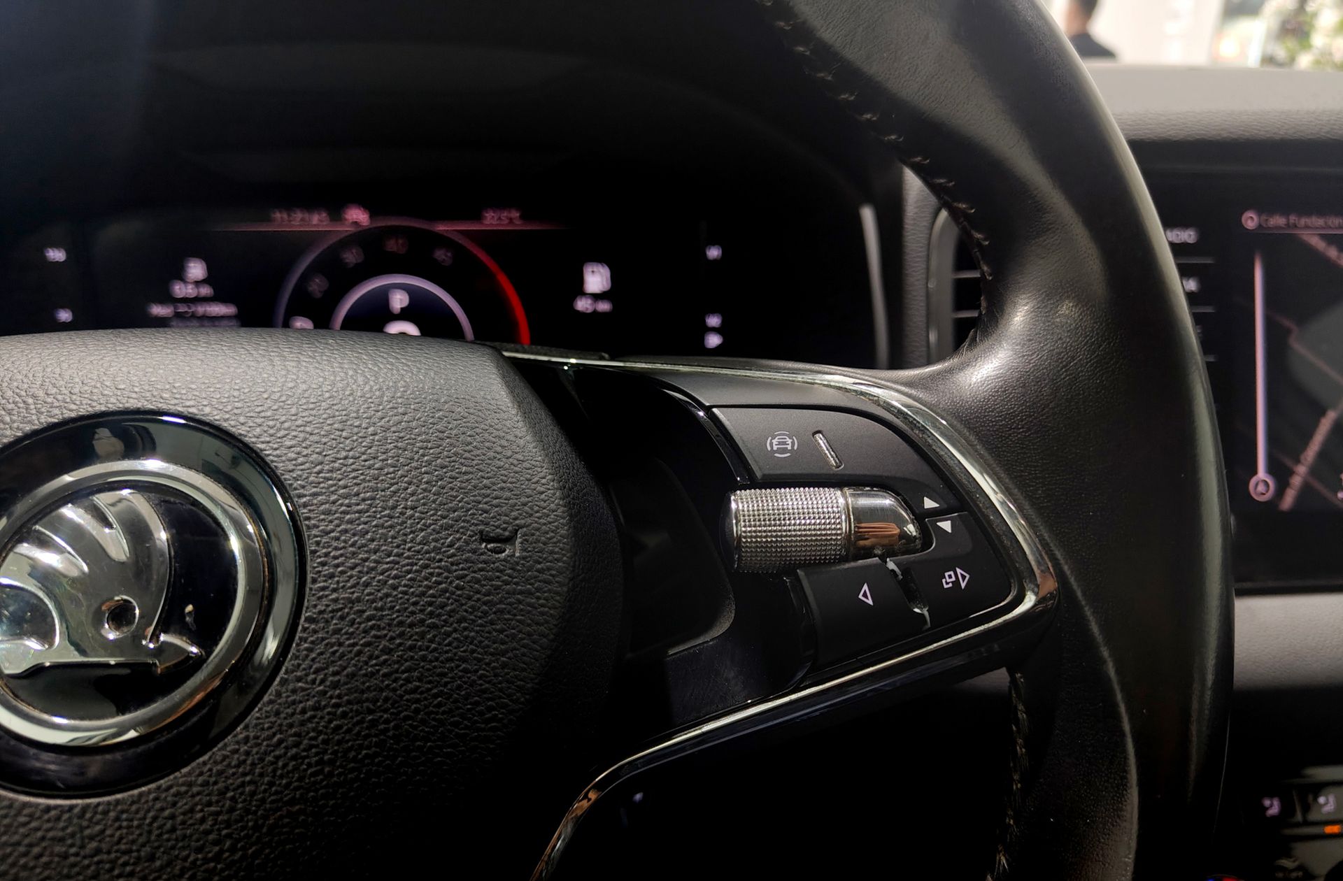 Škoda Karoq 2.0 TDI Ambition 4x4 DSG - foto 25