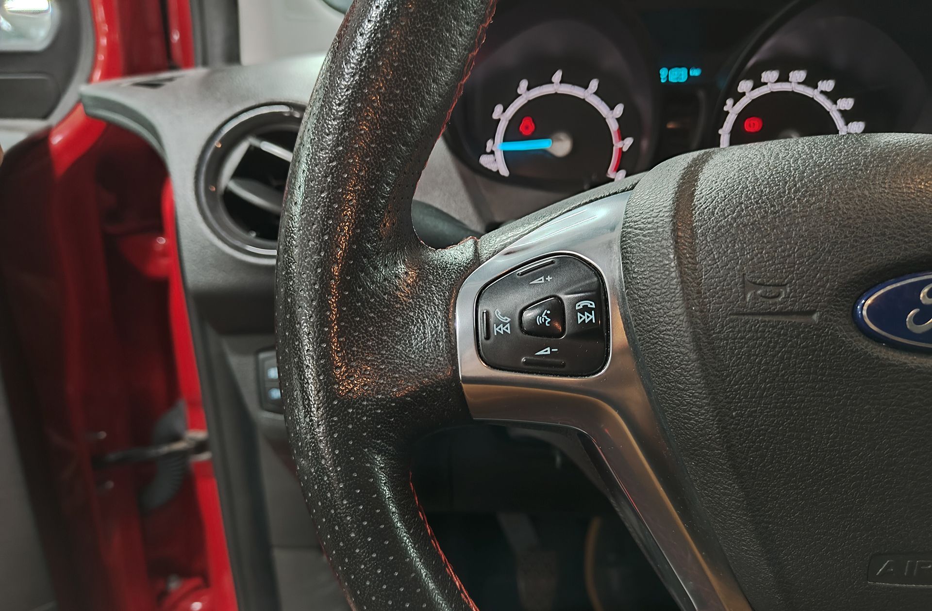 Ford Tourneo Courier 1.0 EcoBoost Sport - foto 23