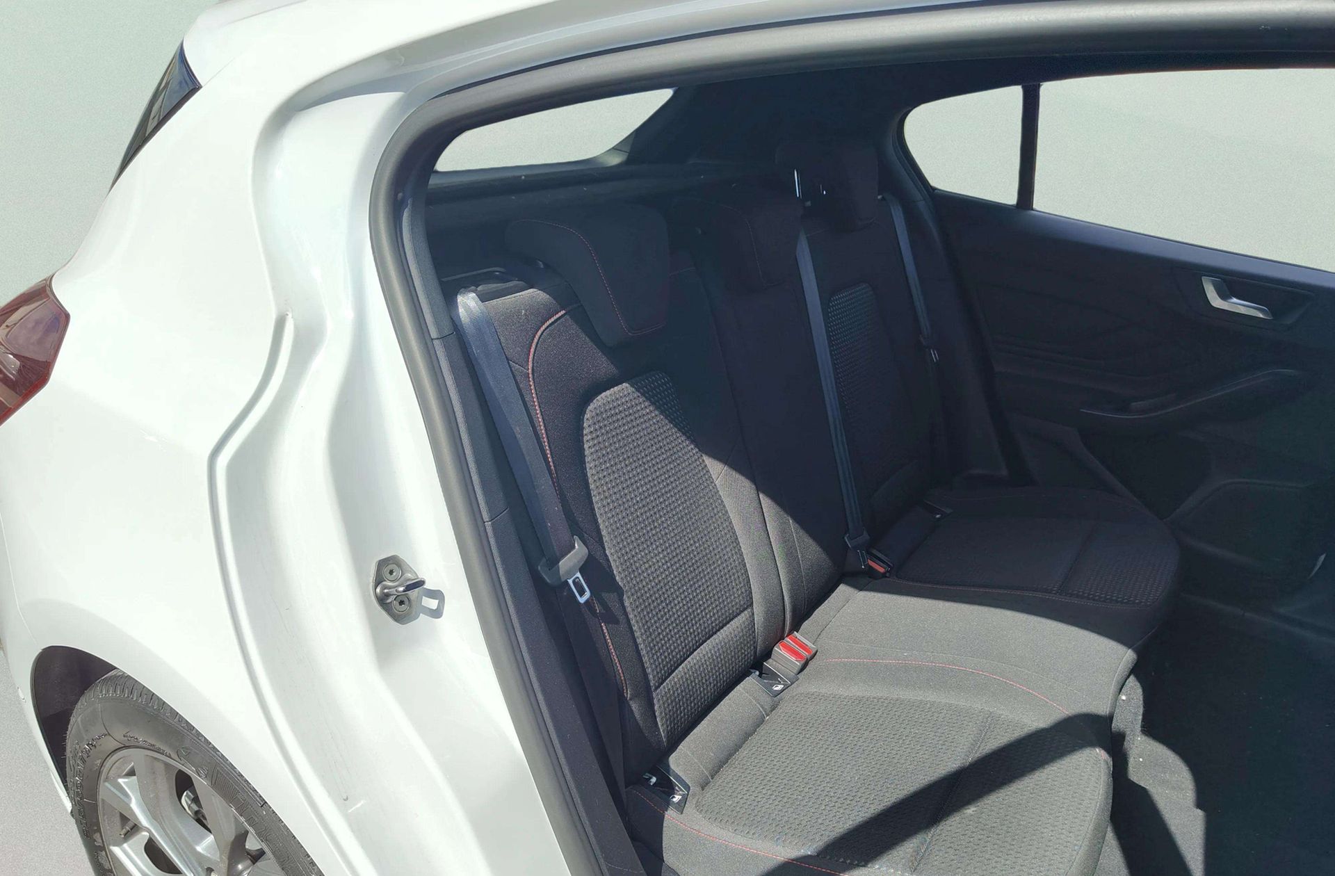 Ford Focus 1.0 EcoBoost MHEV ST-Line - foto 20