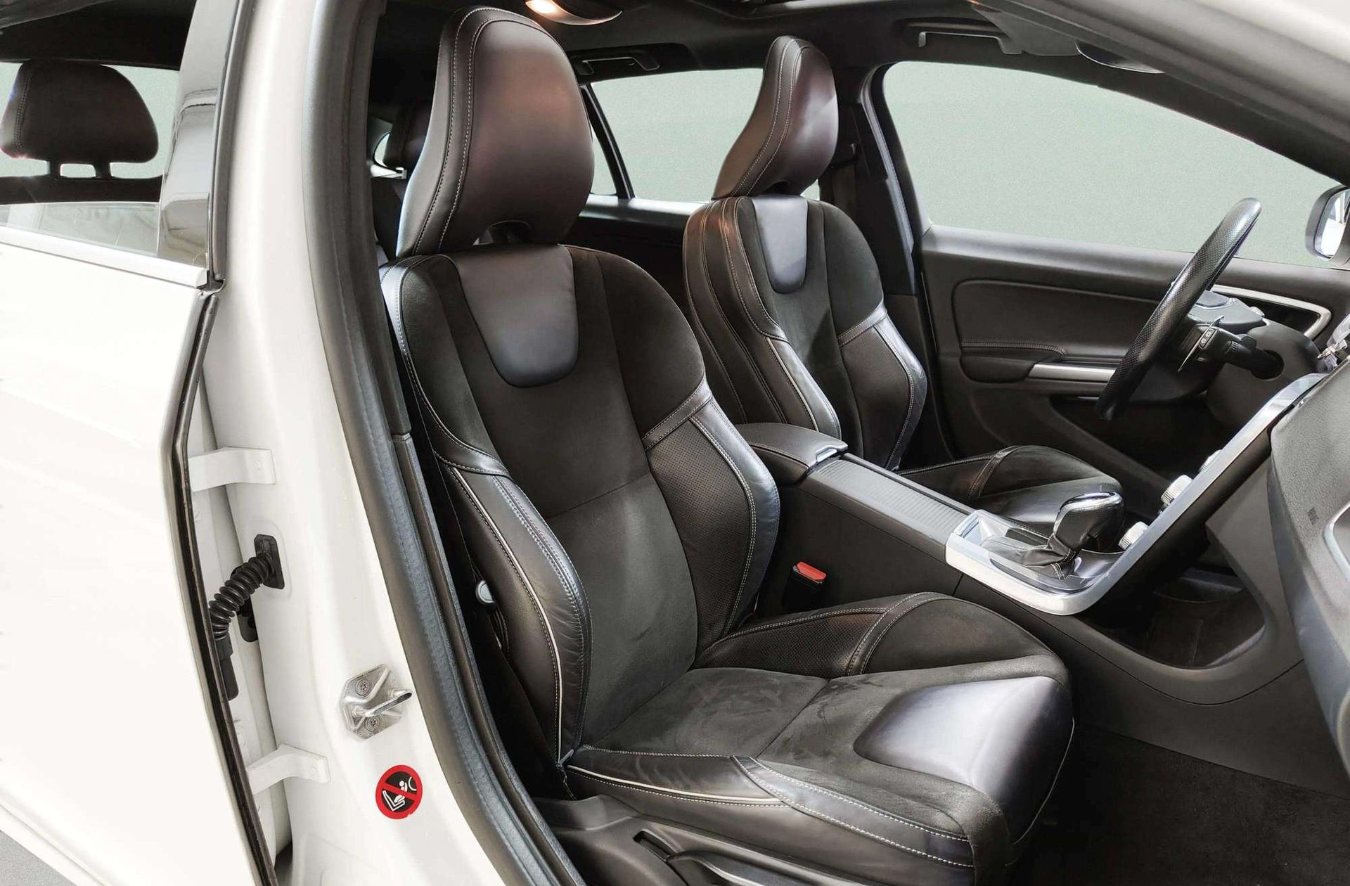 Volvo V60 D3 R-Design Momentum - foto 21