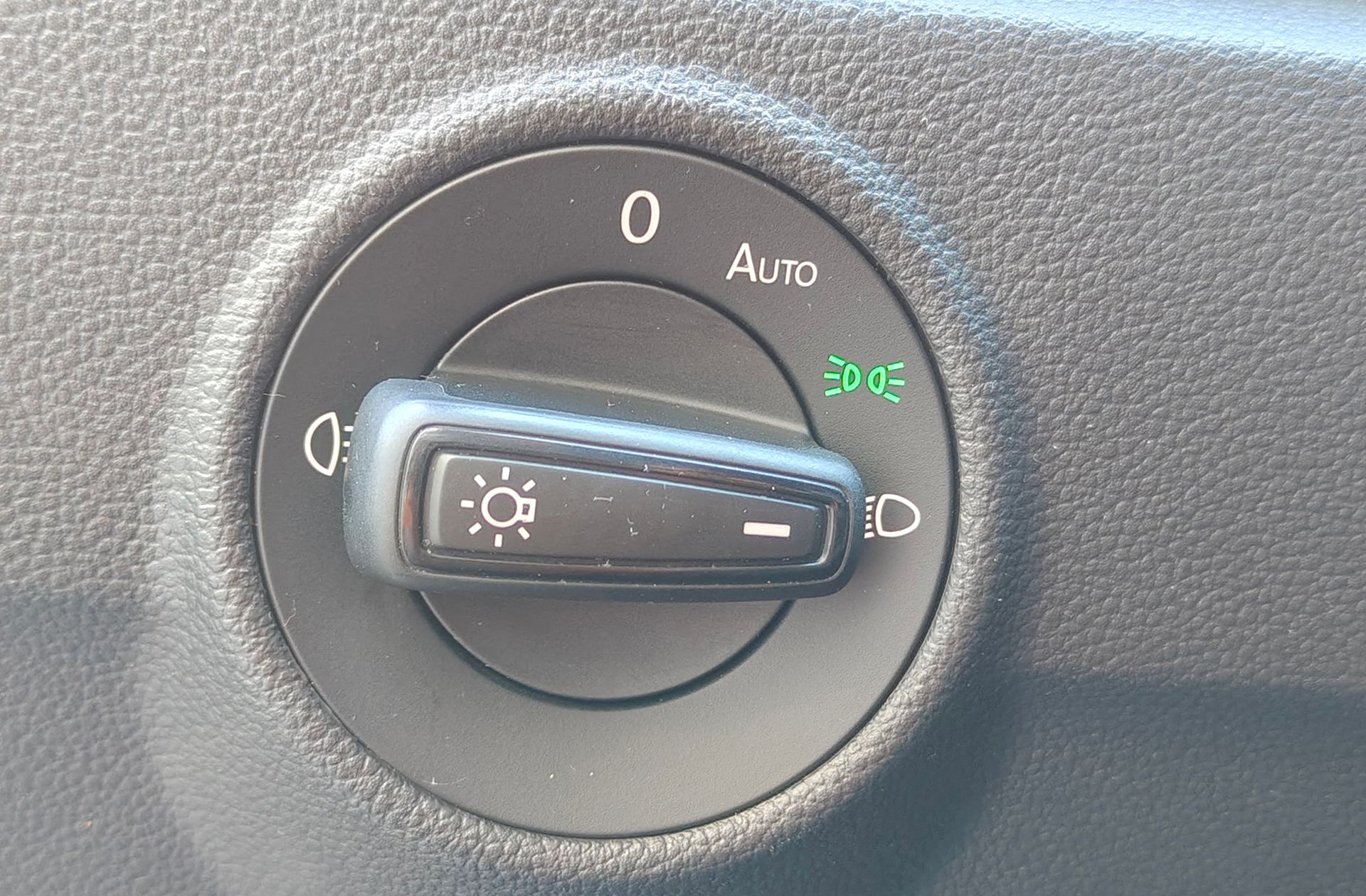 Volkswagen T-Roc Life 2.0 TDI - foto 24