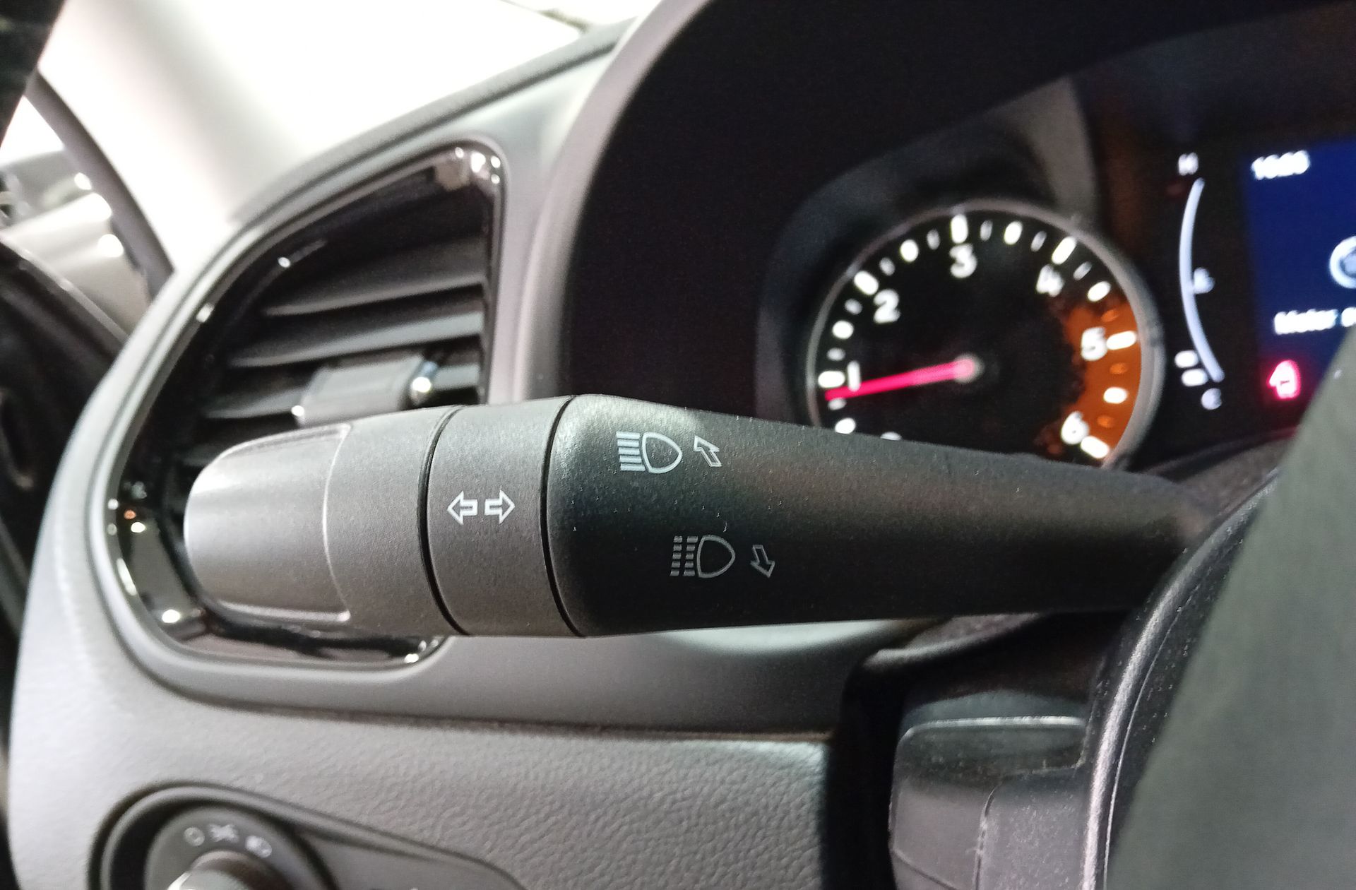 Jeep Renegade 1.6 MultiJet Night Eagle II 4x2 - foto 22