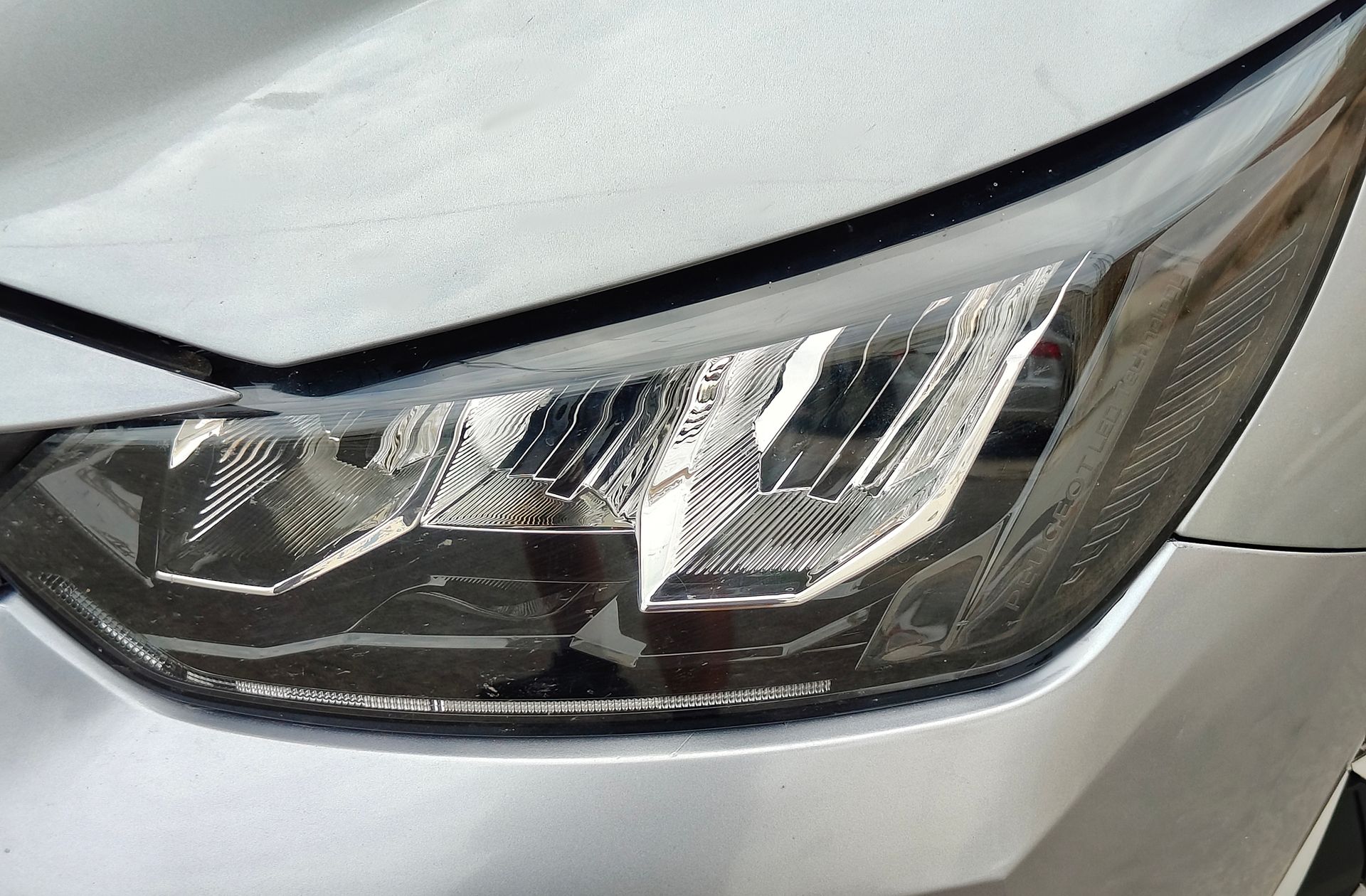 Peugeot 208 Style Hybrid 100 eDCS6 - foto 12