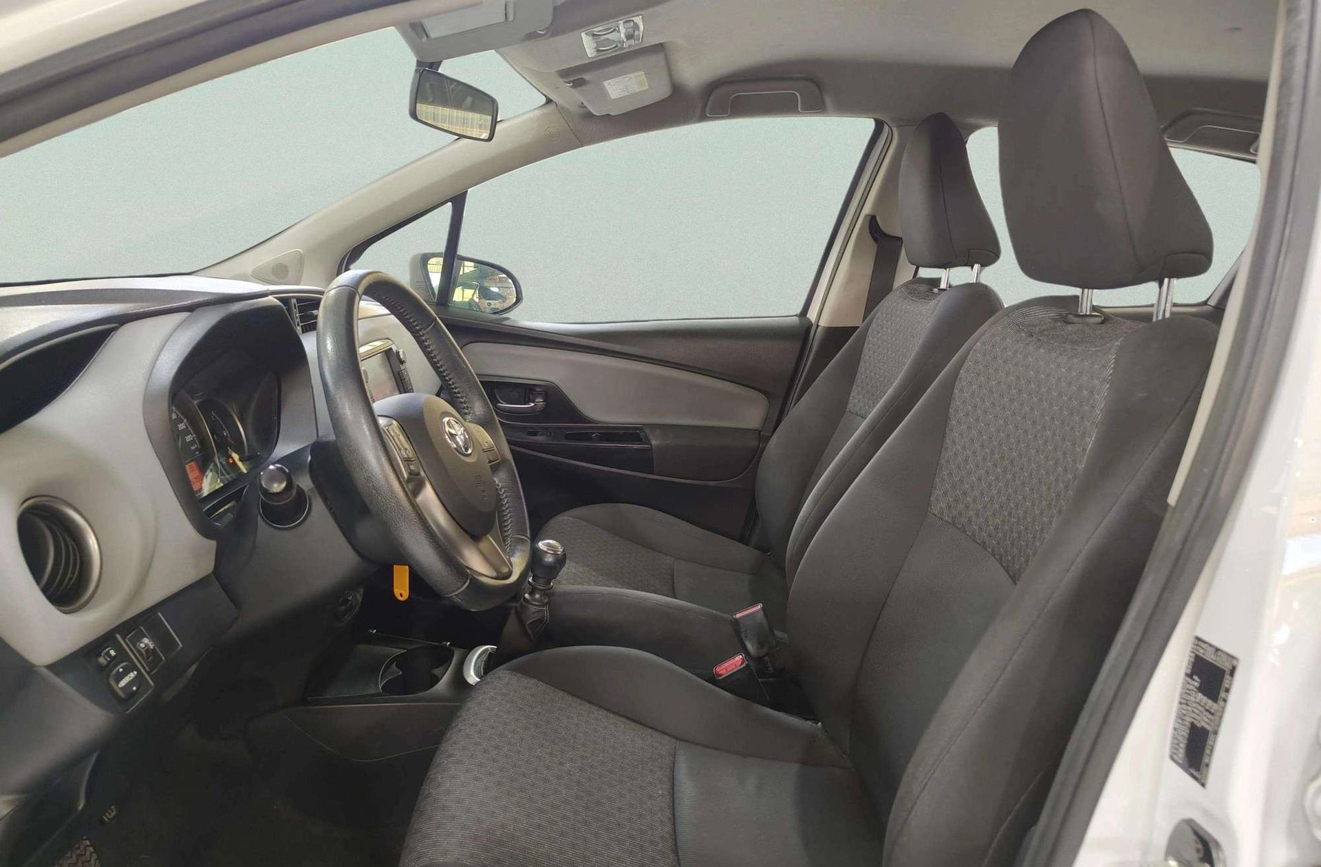 Toyota Yaris 1.4 D4-D Active - foto 9