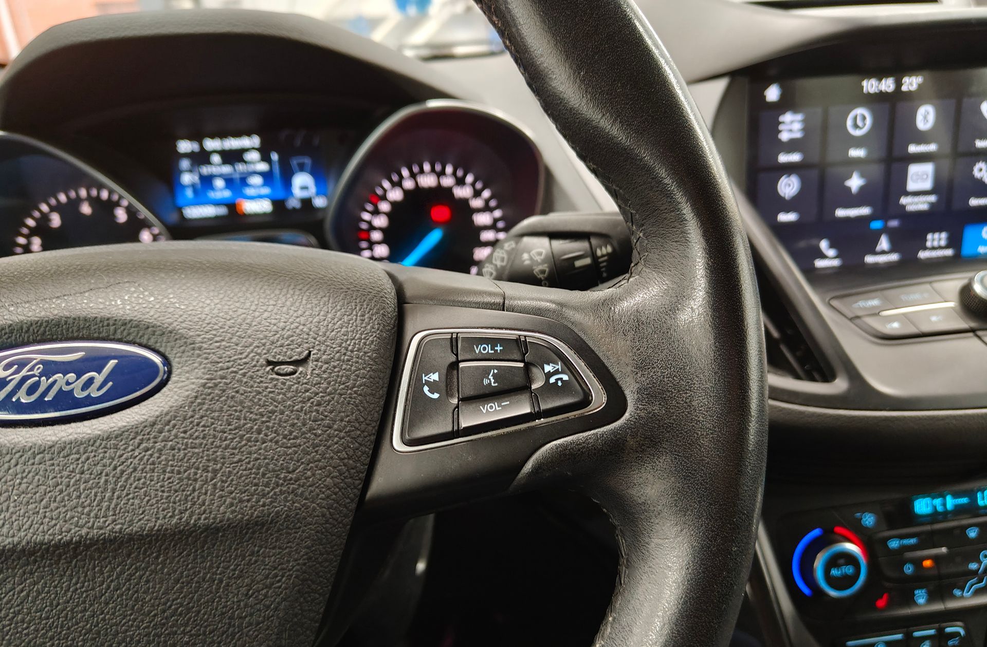Ford Kuga 1.5 EcoBoost Trend+ 4x4 - foto 30