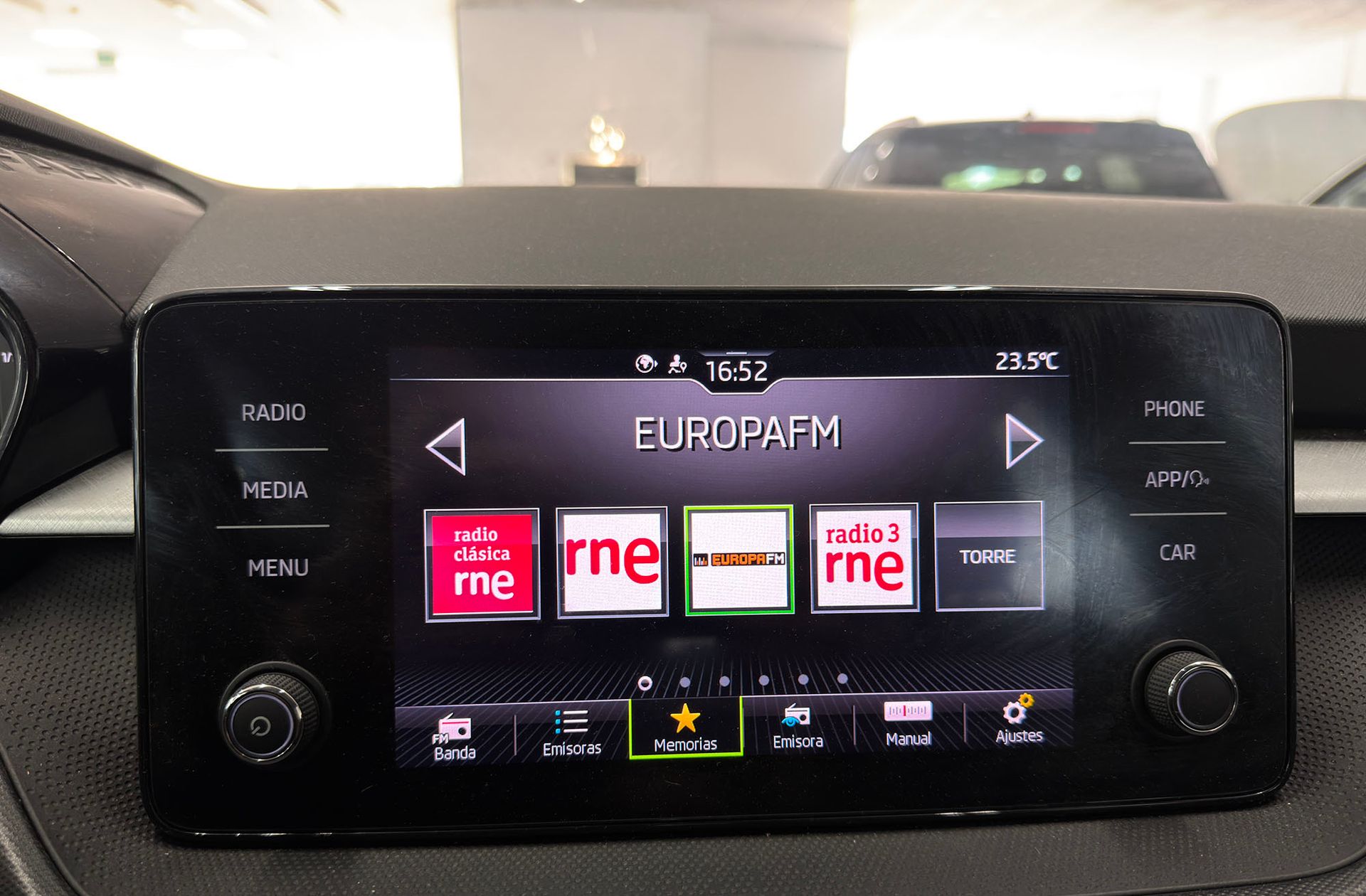 Škoda Fabia 1.0 TSI Ambition - foto 31