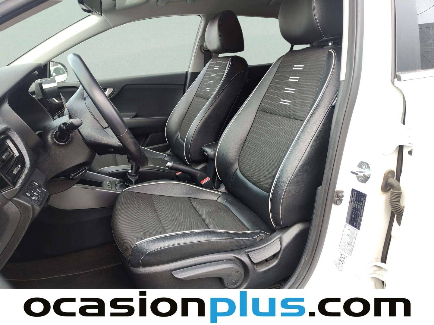 Foto asientos delanteros KIA Stonic KIA Stonic 1.0 T-GDi MHEV iMT GT Line (120 CV)