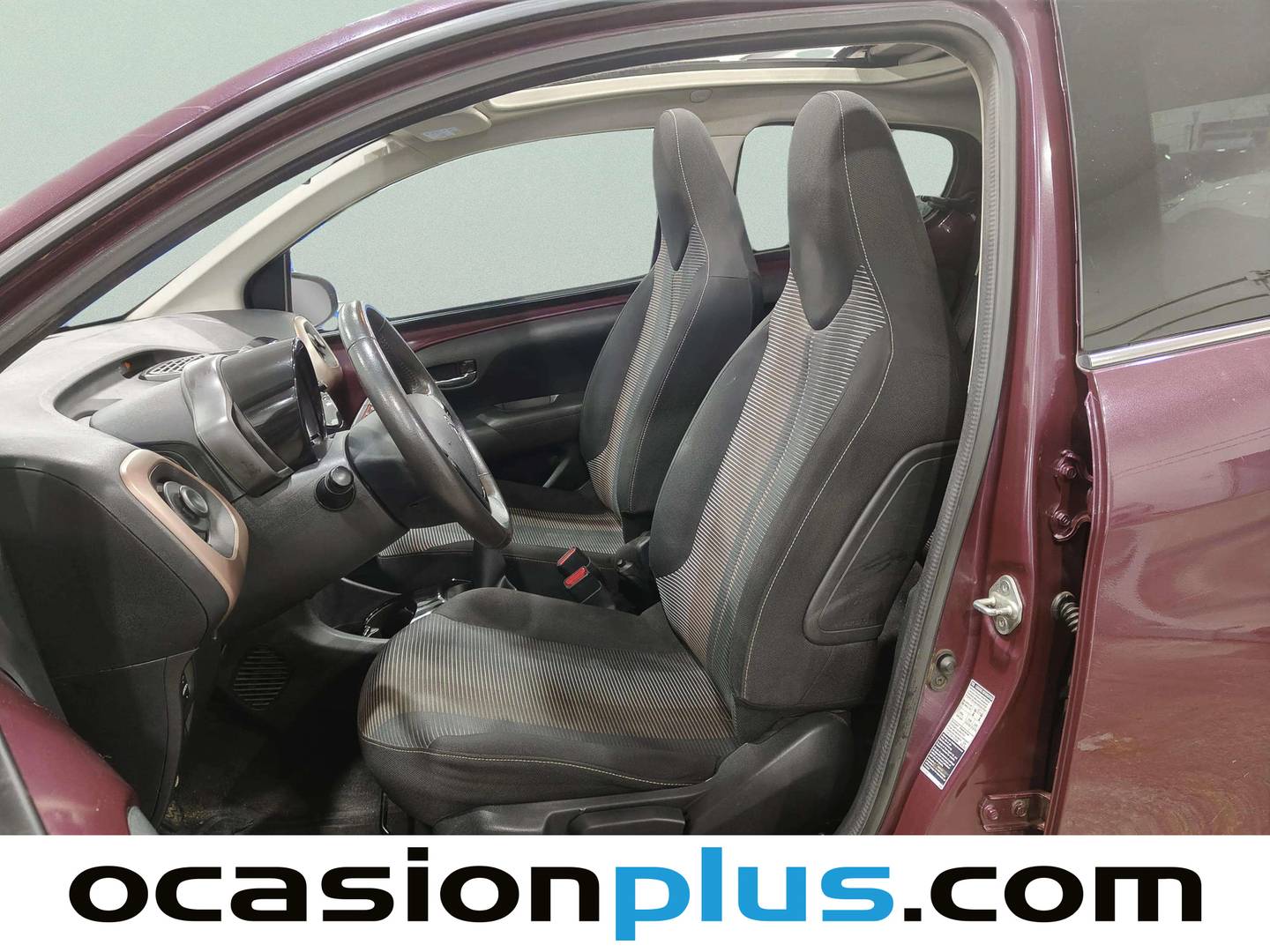 Foto asientos delanteros Peugeot 108 Peugeot 108 1.2 PureTech Top! Allure (82 CV)