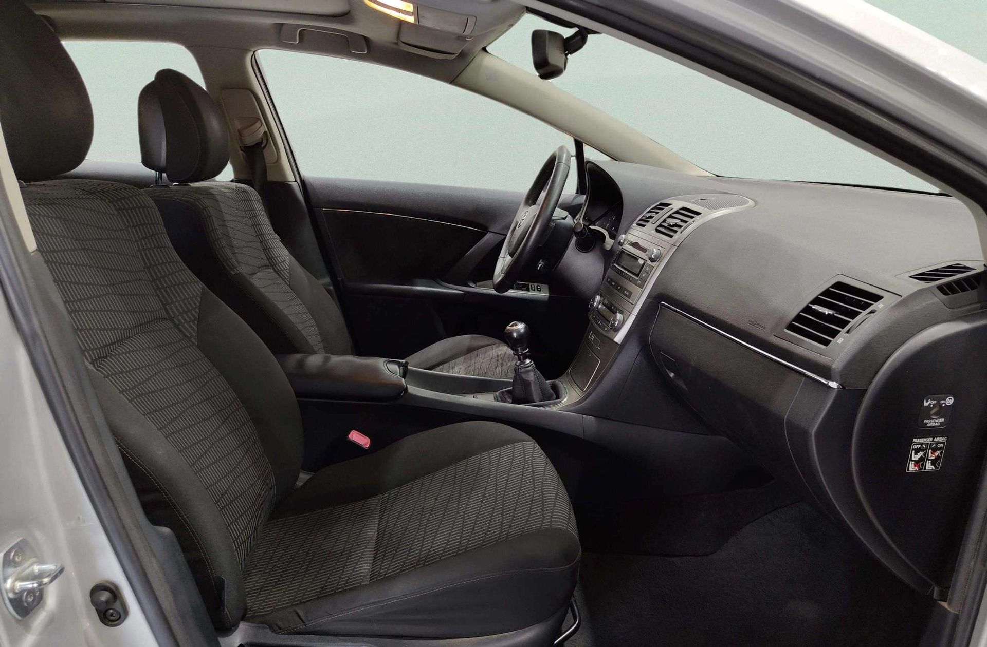 Toyota Avensis 2.0 D-4D Cross Sport Advance - foto 18