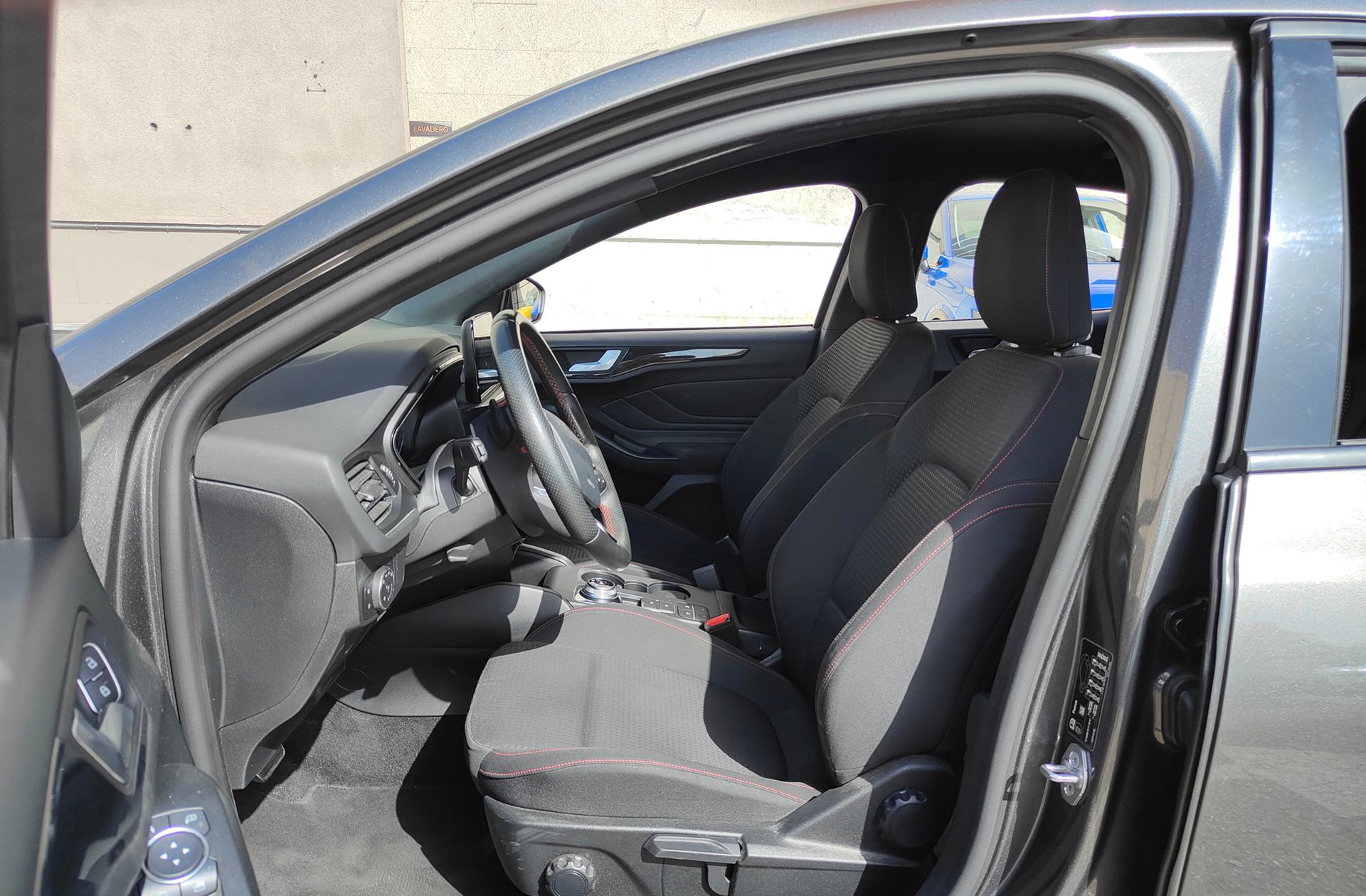 Ford Focus 1.0 EcoBoost ST-Line - foto 12