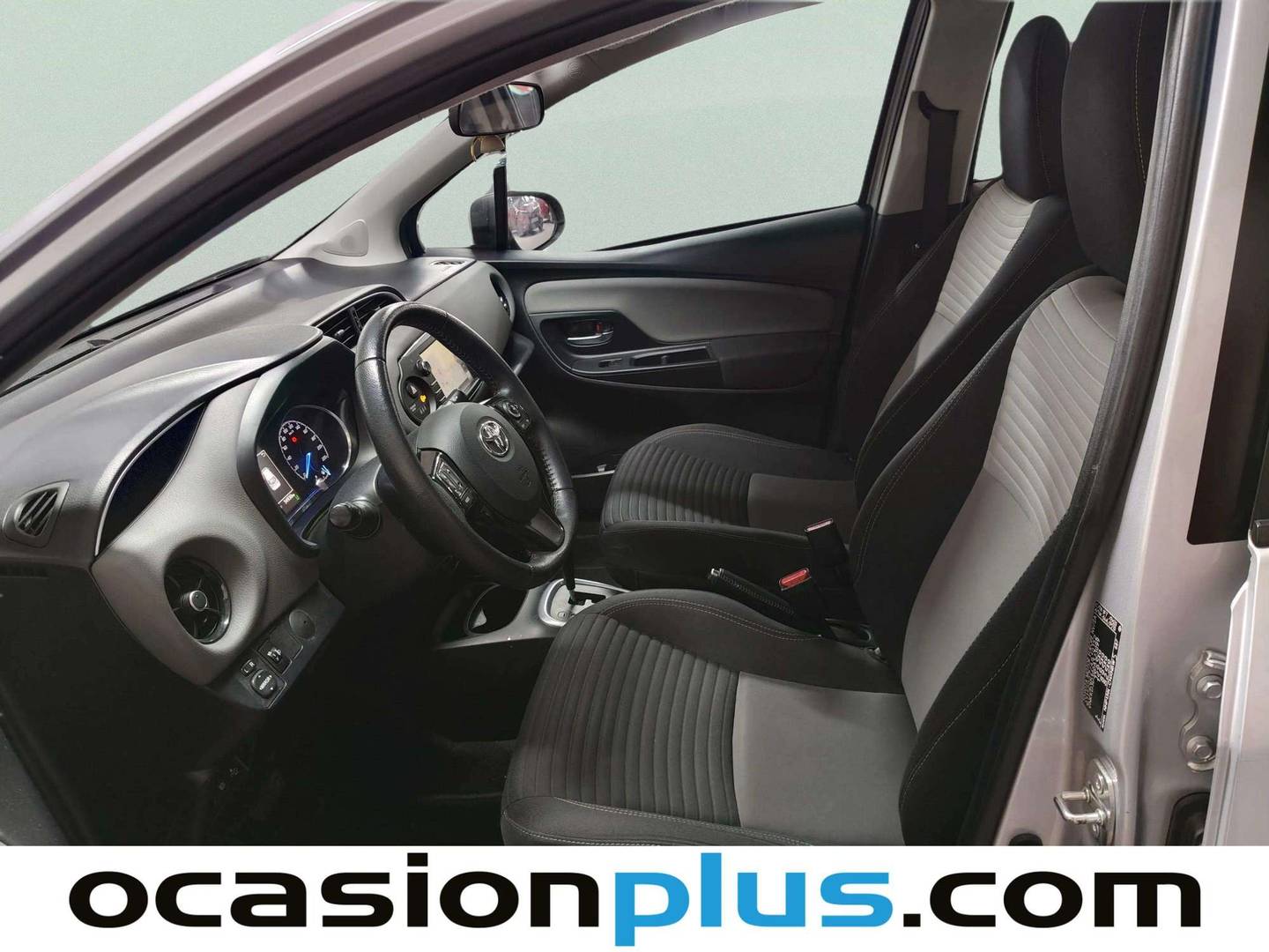 Foto asientos delanteros Toyota Yaris Toyota Yaris 1.5 100H Active Tech (100 CV)